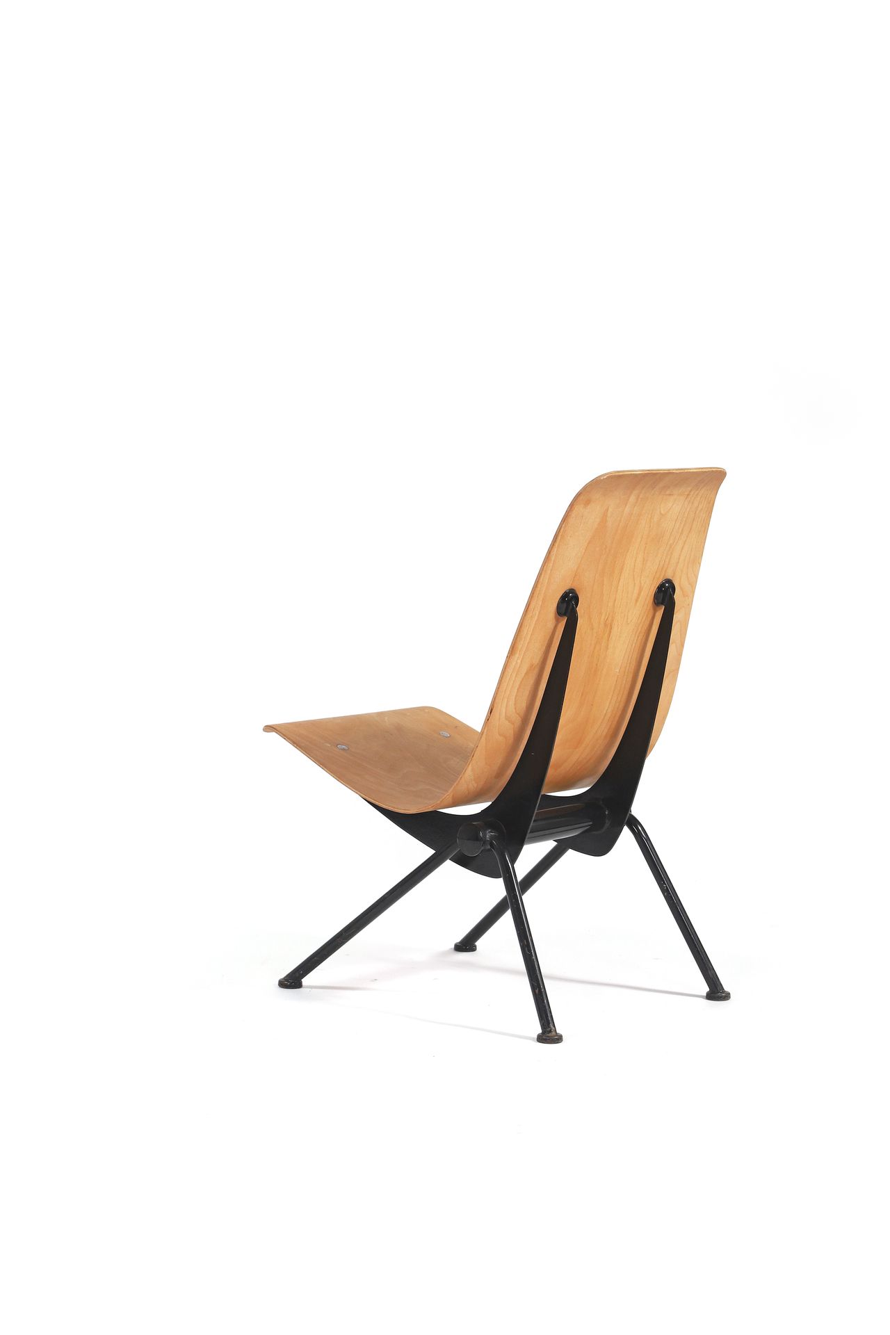 Null Jean PROUVÉ (1901-1984) 罕见的轻型扶手椅356，称为Antony椅 模制胶合板，金属板和钢管87 x 49 x 70厘米。At&hellip;