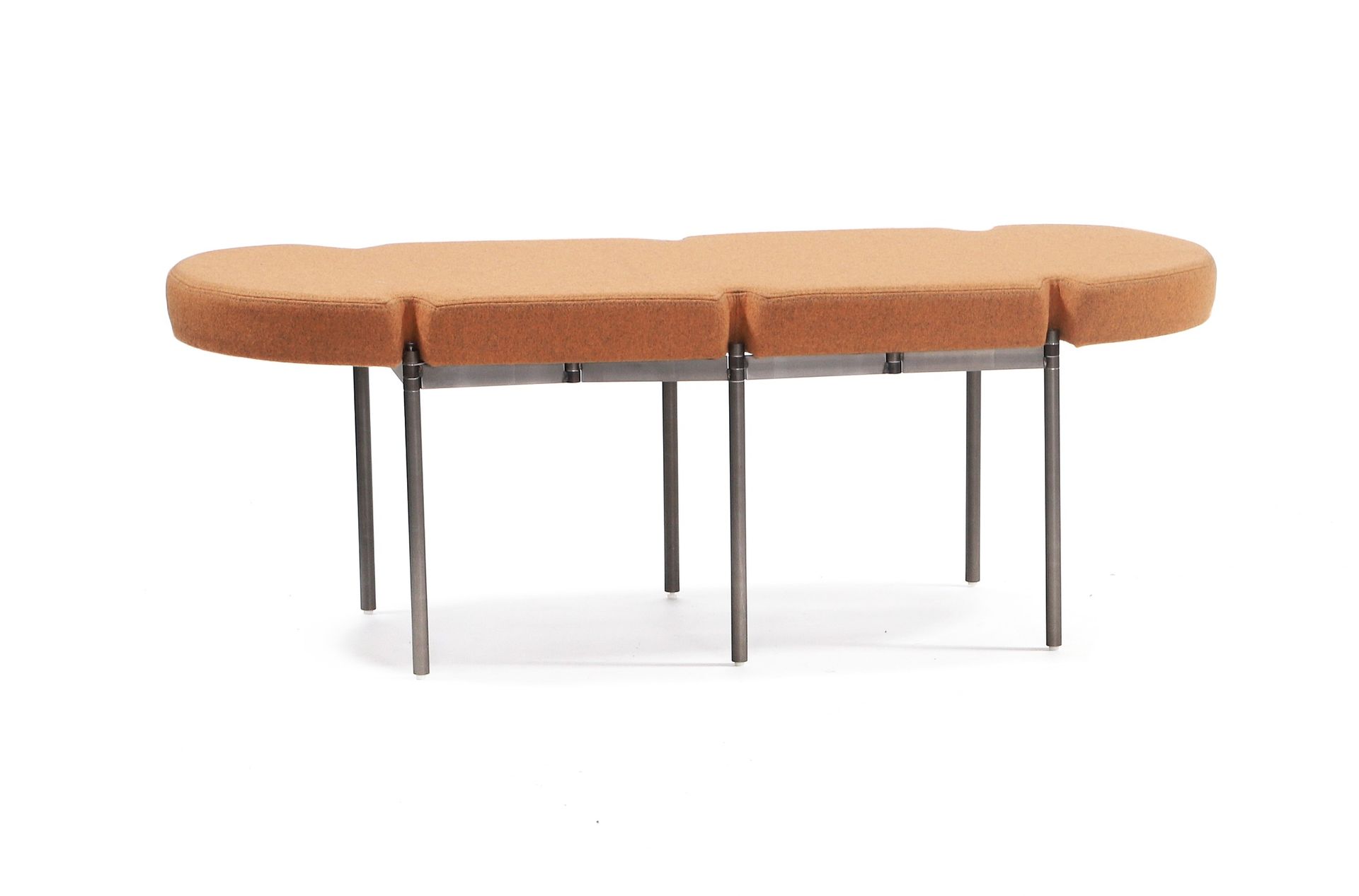 Null Marc BAROUD (1978) 长椅 钢，羊毛 46 x 130 x 45 cm。2018年限量发行10件