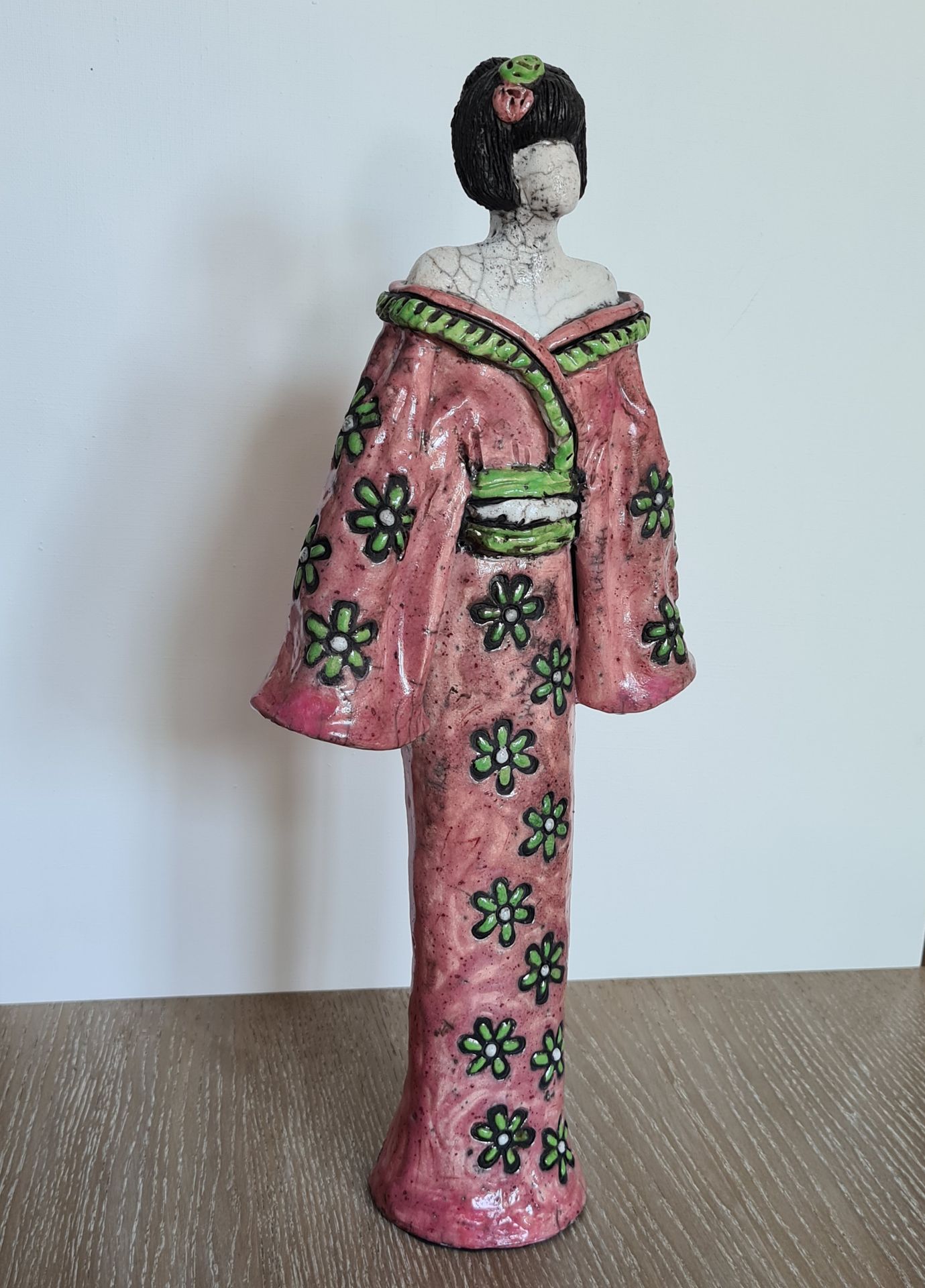 Null Brigitte LOMBARD, Geisha en raku rosa, altura 45cm, pieza única