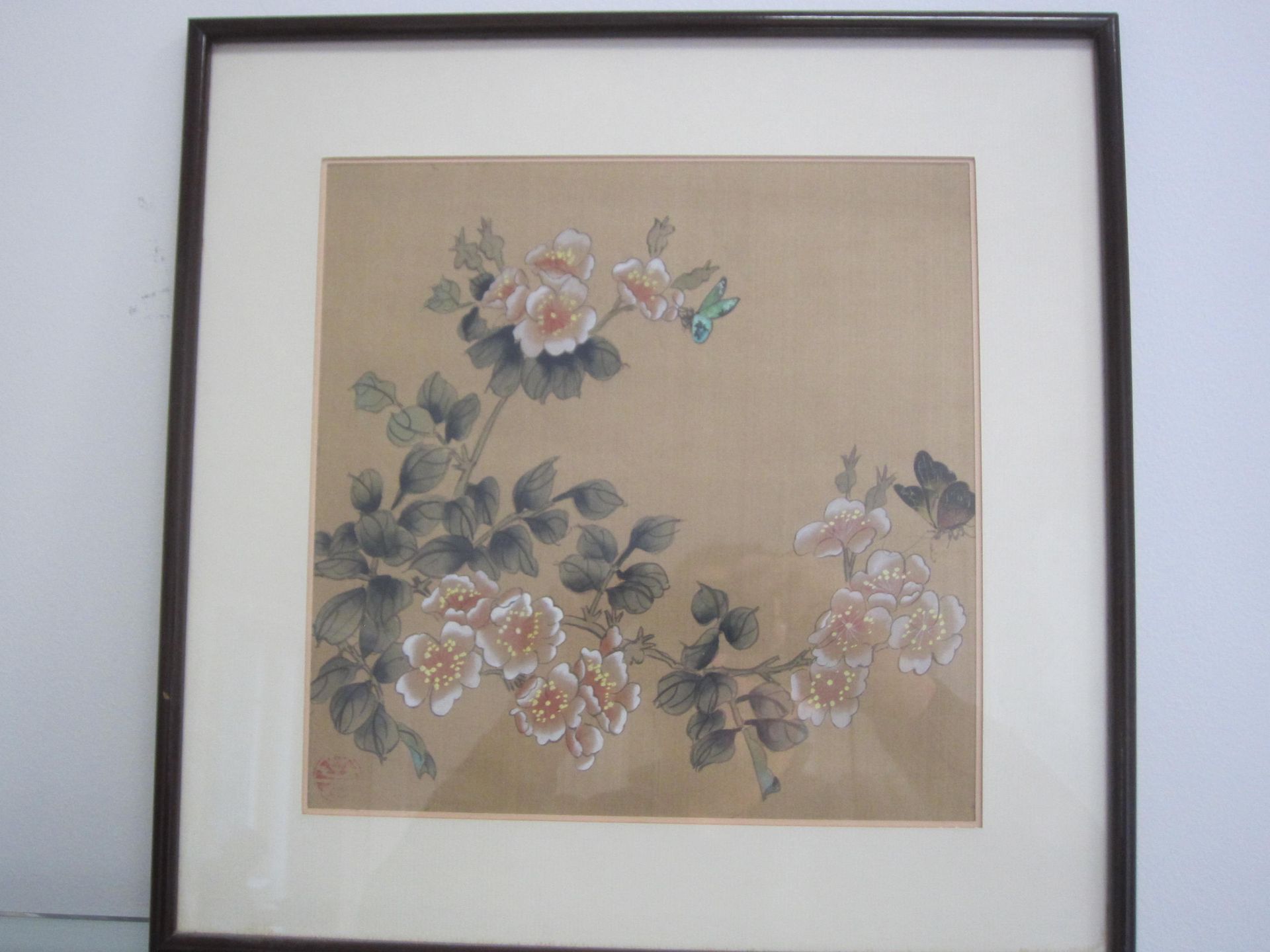 Pintura asiática en con flores y mariposas, a la izquierda, 35,5cmx35,5cm, buen estado