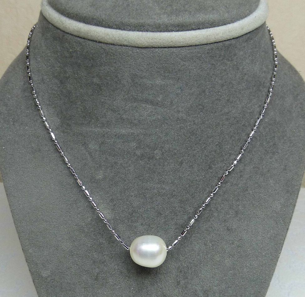 Null Pendant natural cultured pearl diameter 11 mm on its silver chain