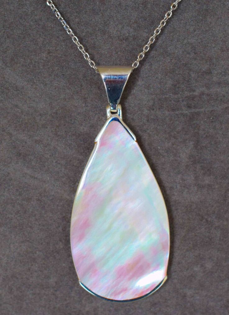 Null Silver pendant holding a white iridescent mother-of-pearl cut in drop. On i&hellip;