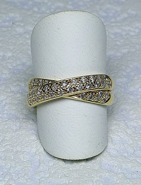 Null Yellow gold ring with two crossed rings set with diamonds

weight: 4,82 gr