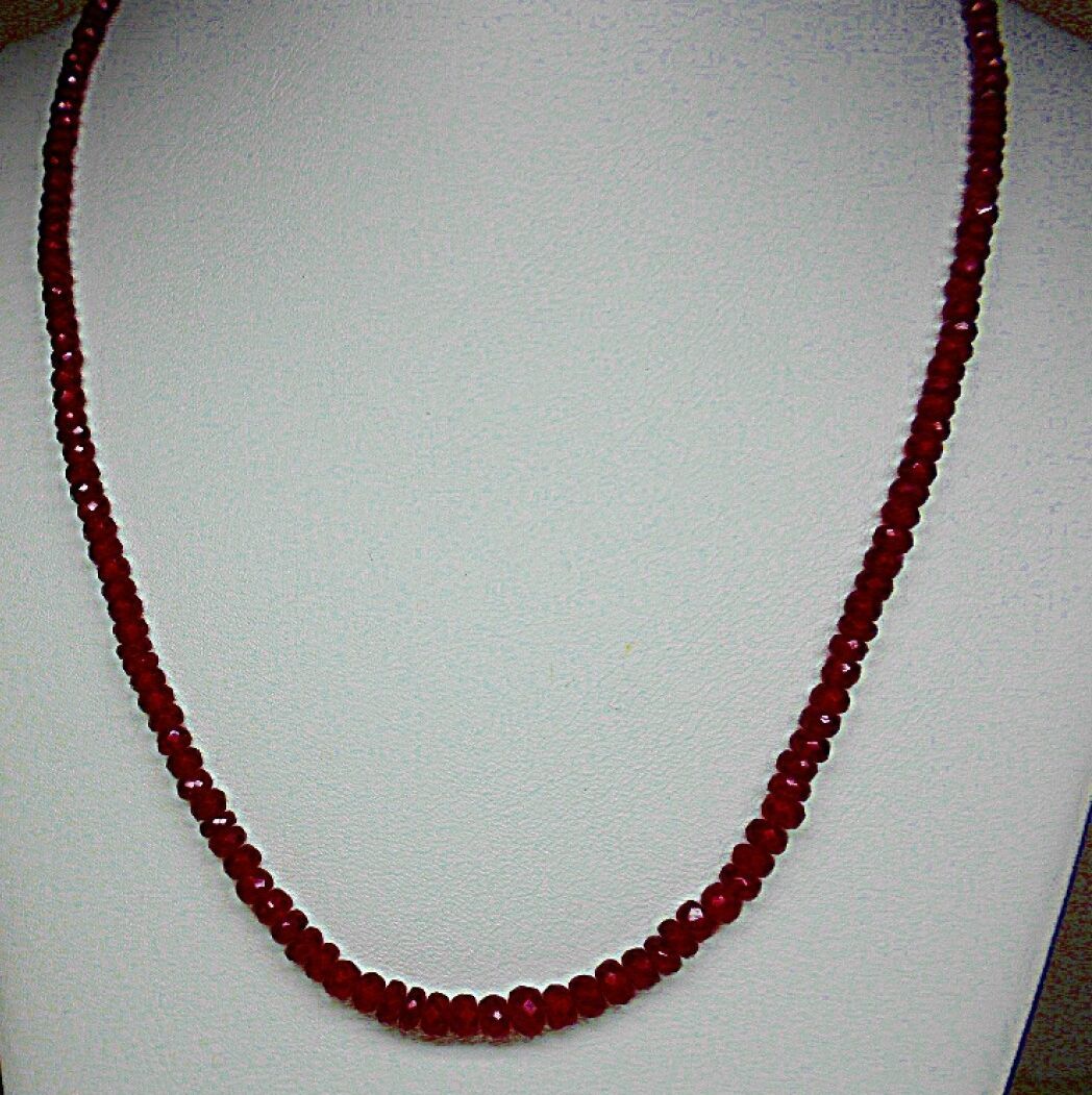Null Wunderschöne Halskette mit einem Rubintropfen von 65 Karat - Goldverschluss&hellip;