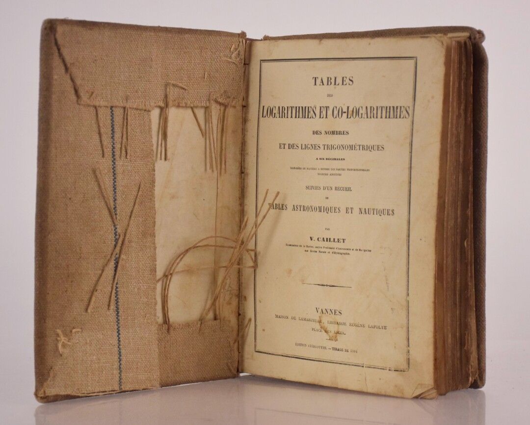 Null 对数表、天文表和航海表书

覆盖着一块黄麻布，可能是这个时期的产物

1884年发表于瓦讷
