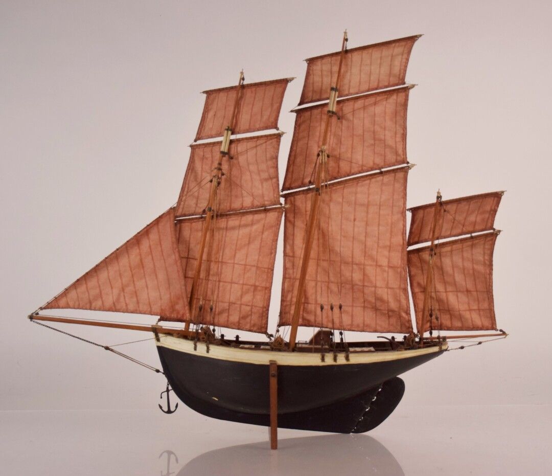 Null 彩绘木质和帆布的帆船模型

高度：60厘米 - 长度：67厘米