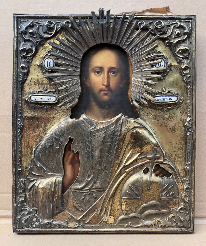 AN ICON «CHRIST PANTOCRATOR» IN A SILVER OKLAD 板上油彩



规格：银质，凿刻，雕刻，镀金，珐琅



制造者标&hellip;