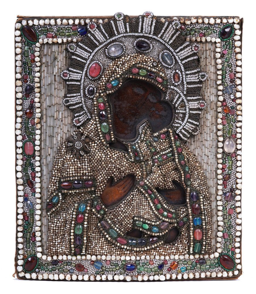 An icon in a oklad ‘Virgin of Vladimir’ 木头、石膏、蛋彩



奥克拉德与刺绣，珠子，玻璃珠，装饰石。



28 х &hellip;