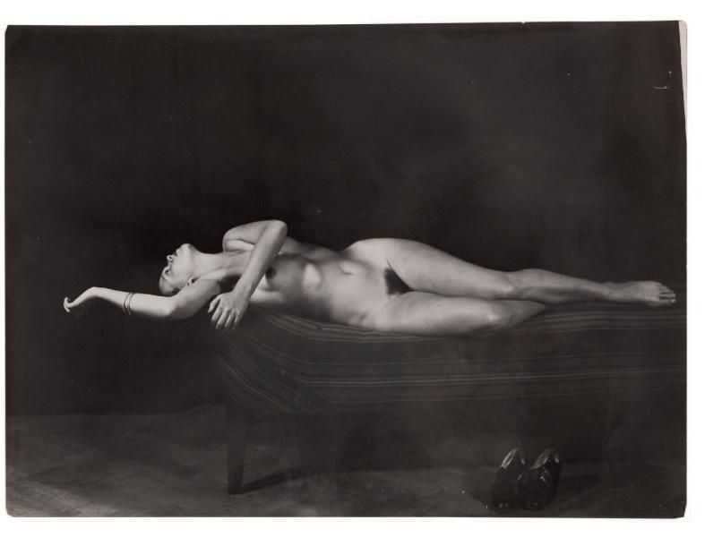 VETROVSKY JOSEF (1897 - 1944) + Femme nue sur un canapé
Photographie originale, &hellip;
