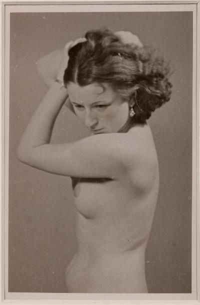 VETROVSKY JOSEF (1897 - 1944) + Femme demi-nue de profil
Photographie originale &hellip;