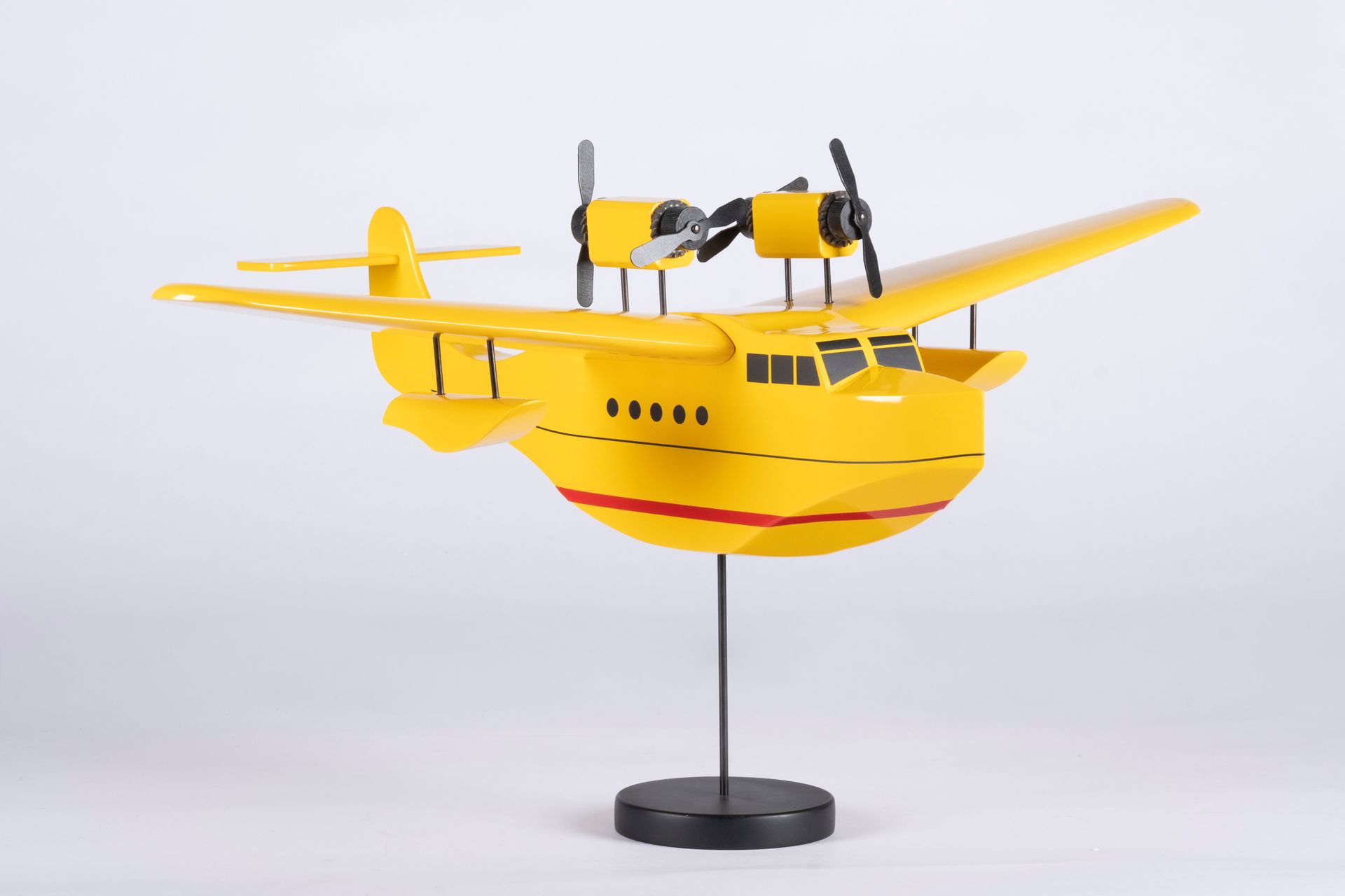 HERGÉ, Georges Remi dit (1907-1983) 阿鲁切夫，木头/金属人，黄色双引擎水上飞机（1986年），奥托卡的权杖，45 x 60 &hellip;