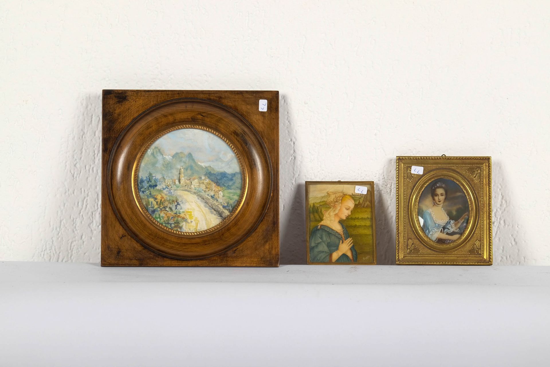 Peinture Lot von 3 gerahmten Miniaturen, 11, 7 und 8,5 cm.