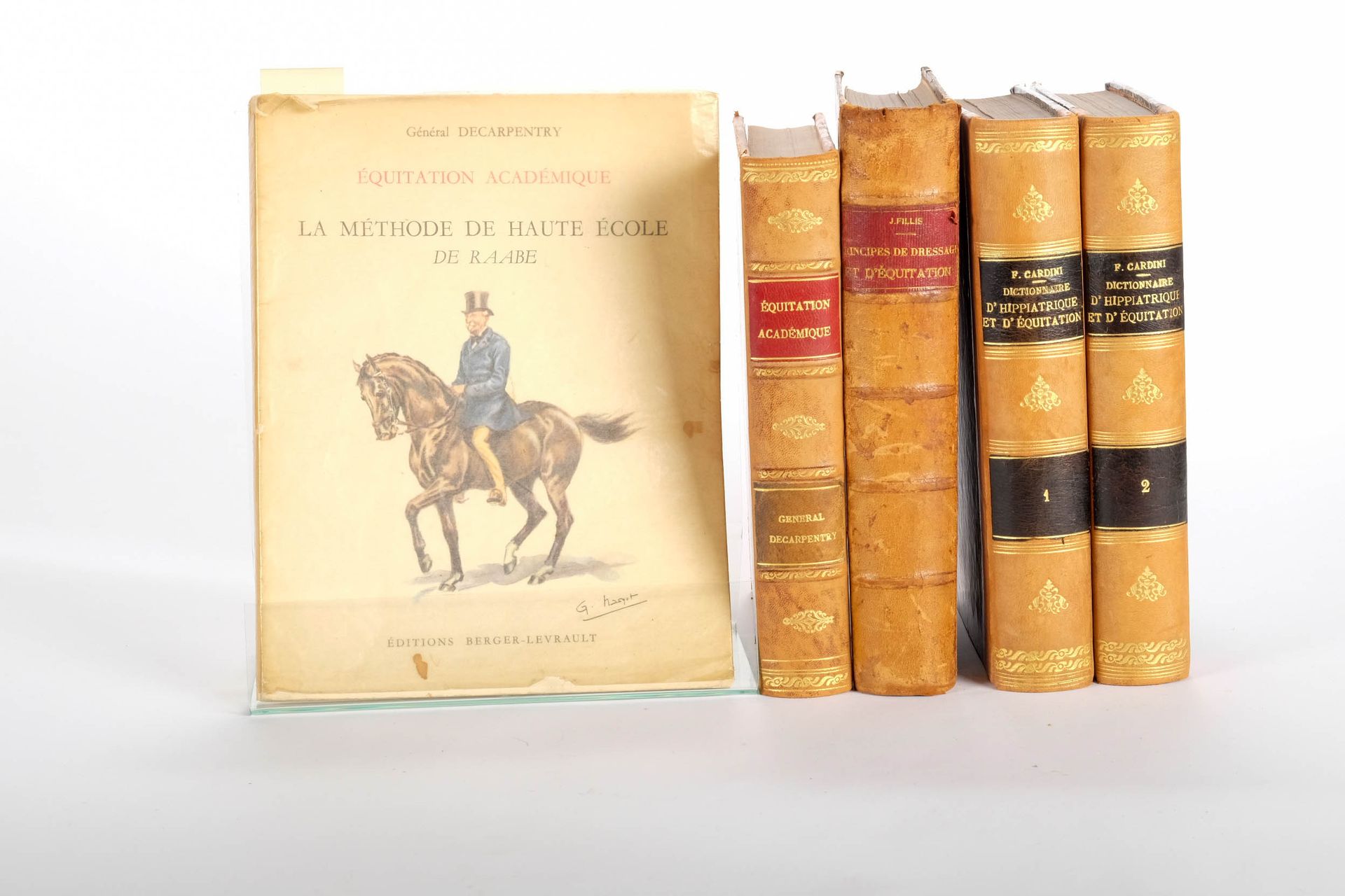 DECARPENTRY, FILLIS, CARDINI Lot de 5 livres sur l’équitation et le dressage (Mé&hellip;