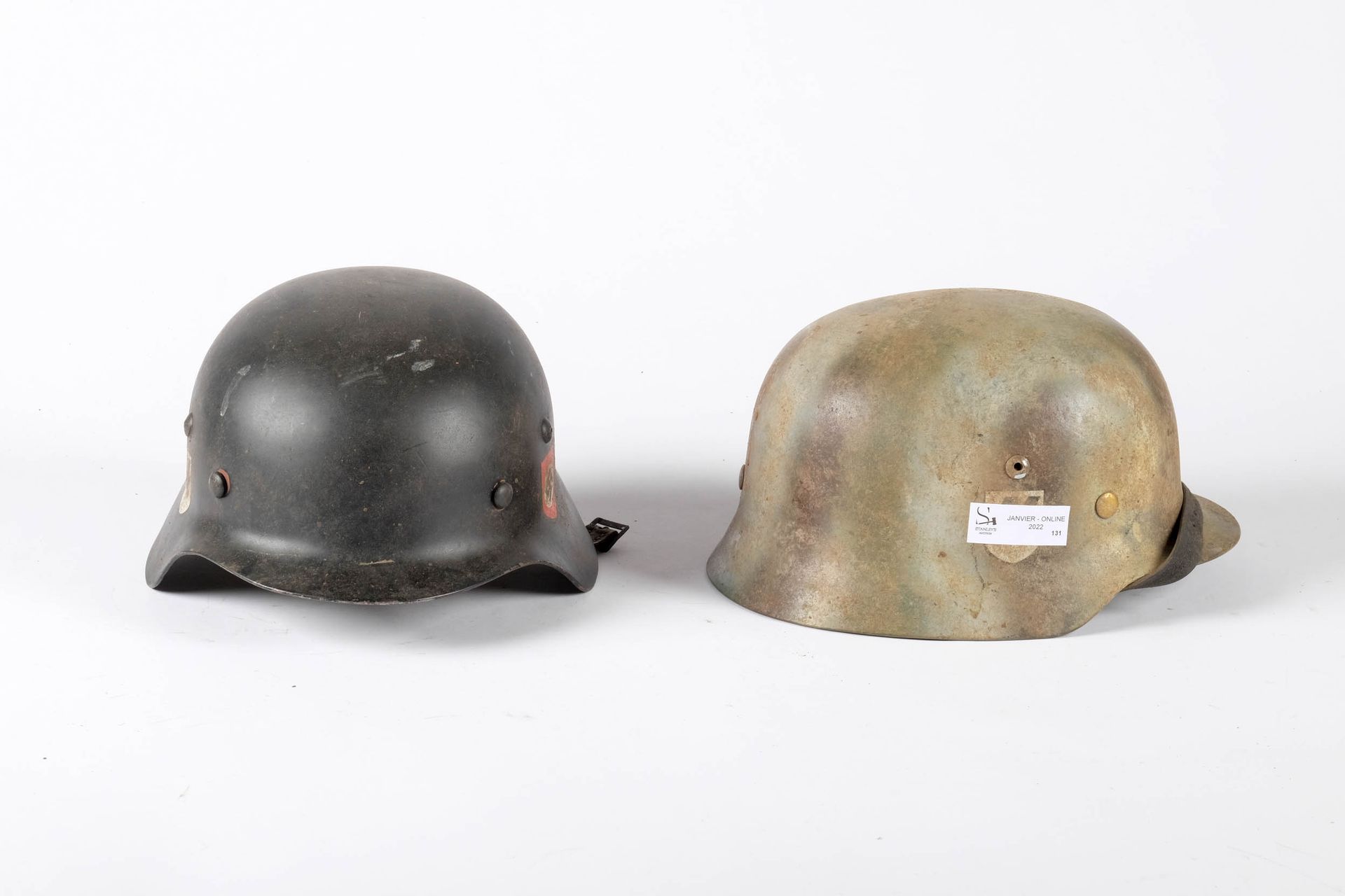 MILITARIA 一套2个德国头盔。