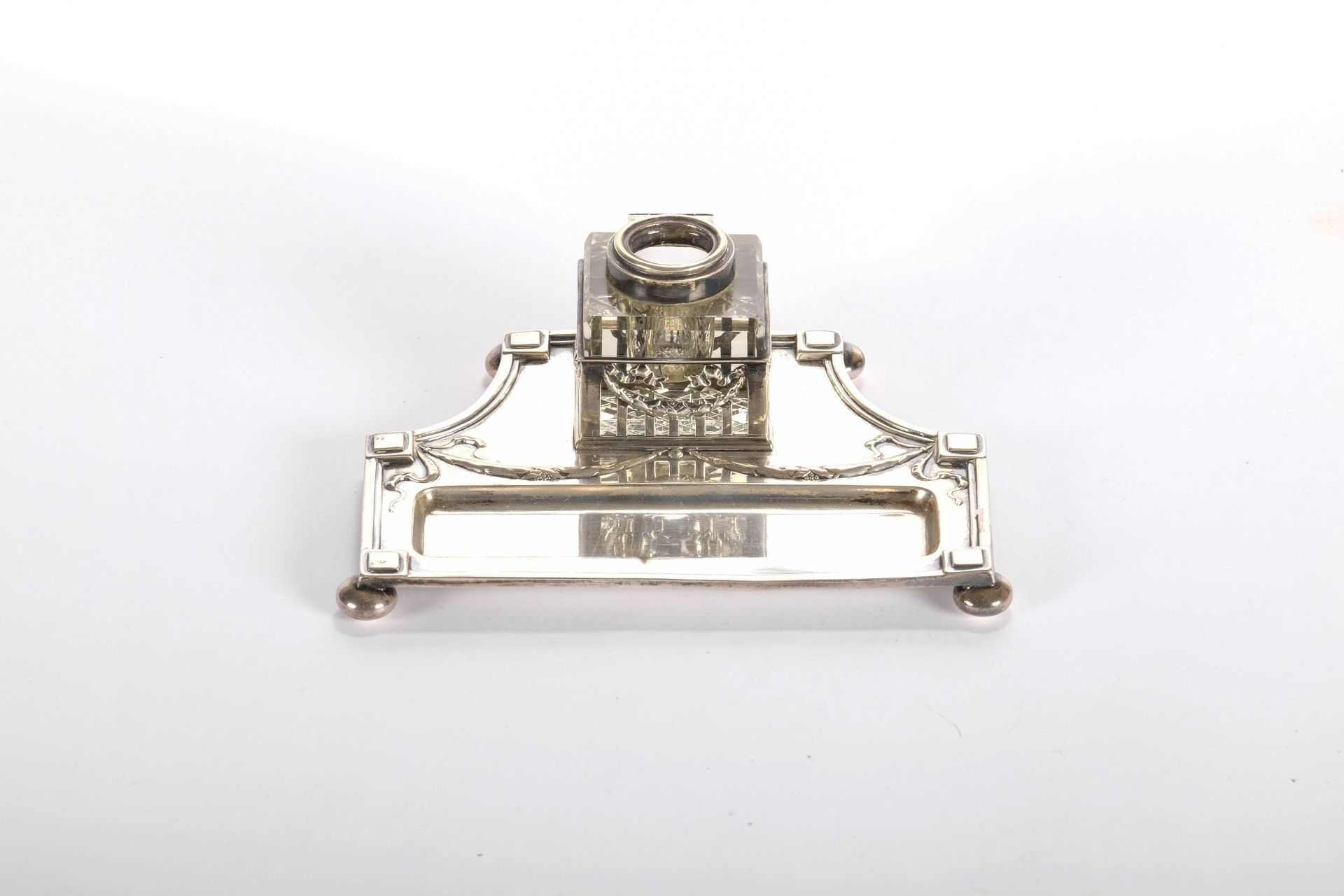 WOLFERS Inkwell in silver (129 g) and crystal of Empire style. Wolfers hallmark.&hellip;