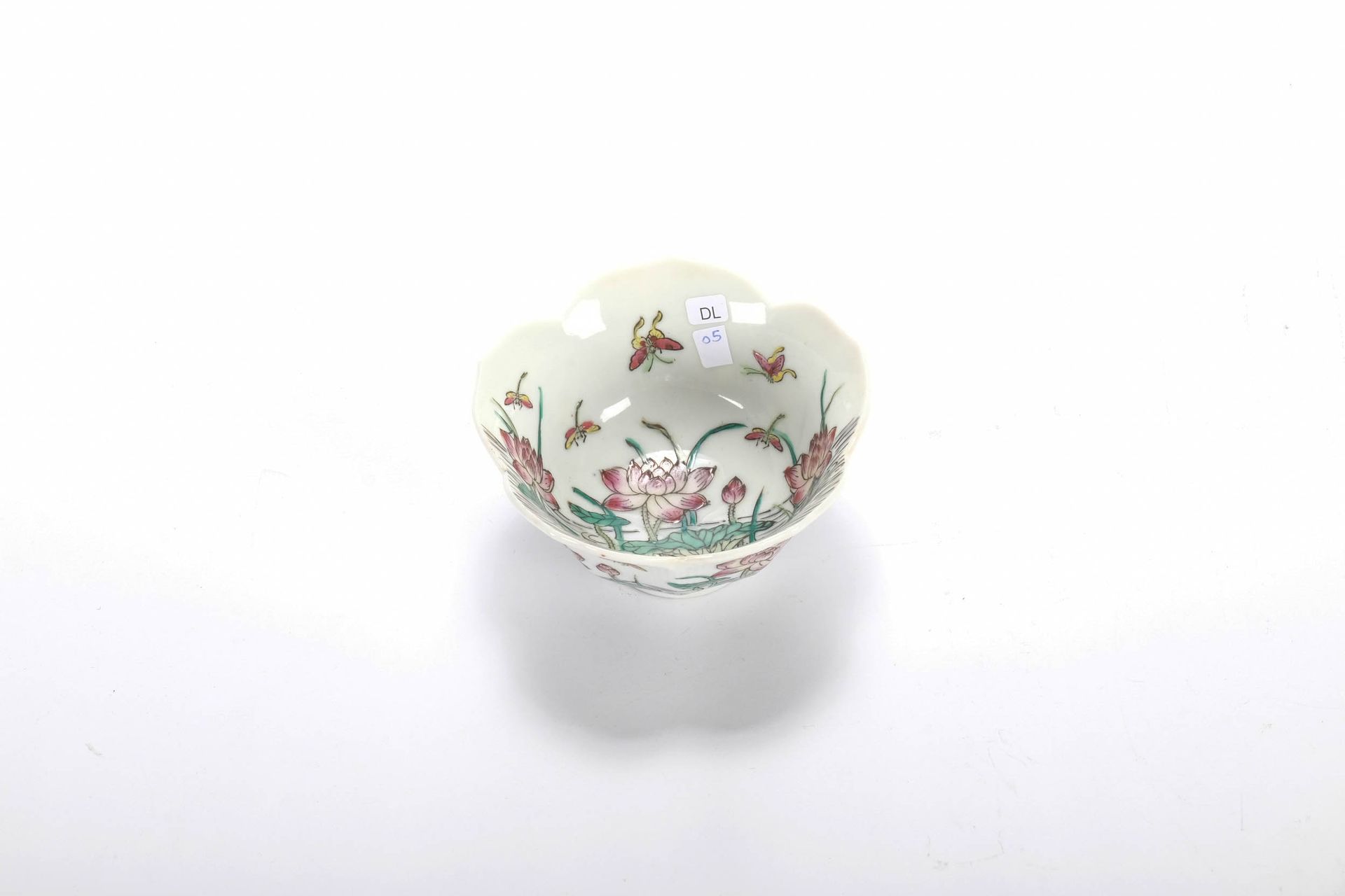 CHINE (CHINA, 中国) 莲花形状的碗。高6厘米，直径11厘米，XX。