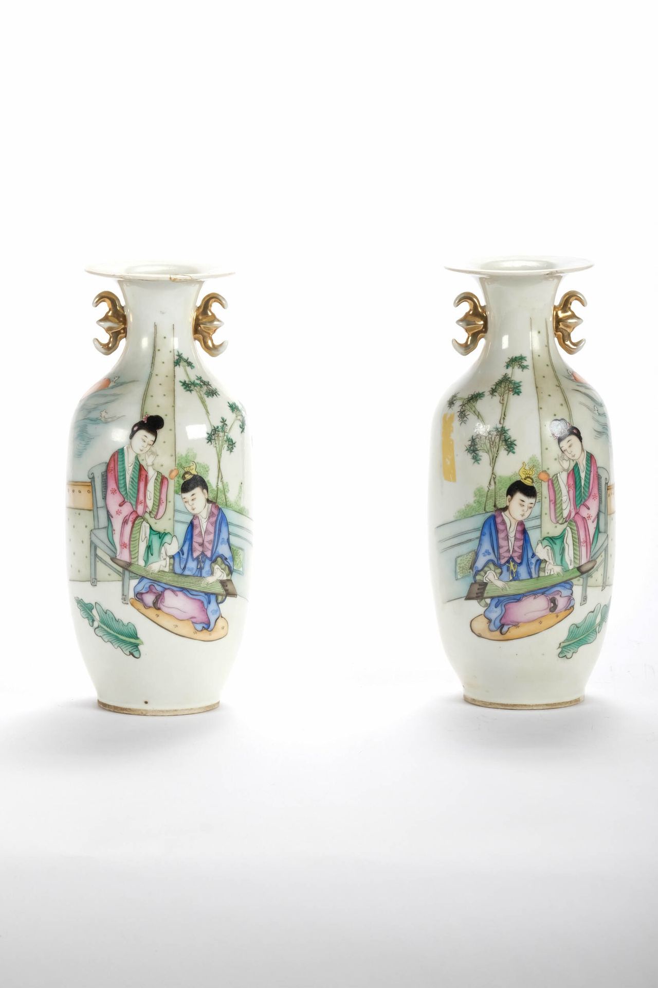 CHINE (CHINA, 中国) 
Pair of vases, Republic. H 27 cm (several accidents). China