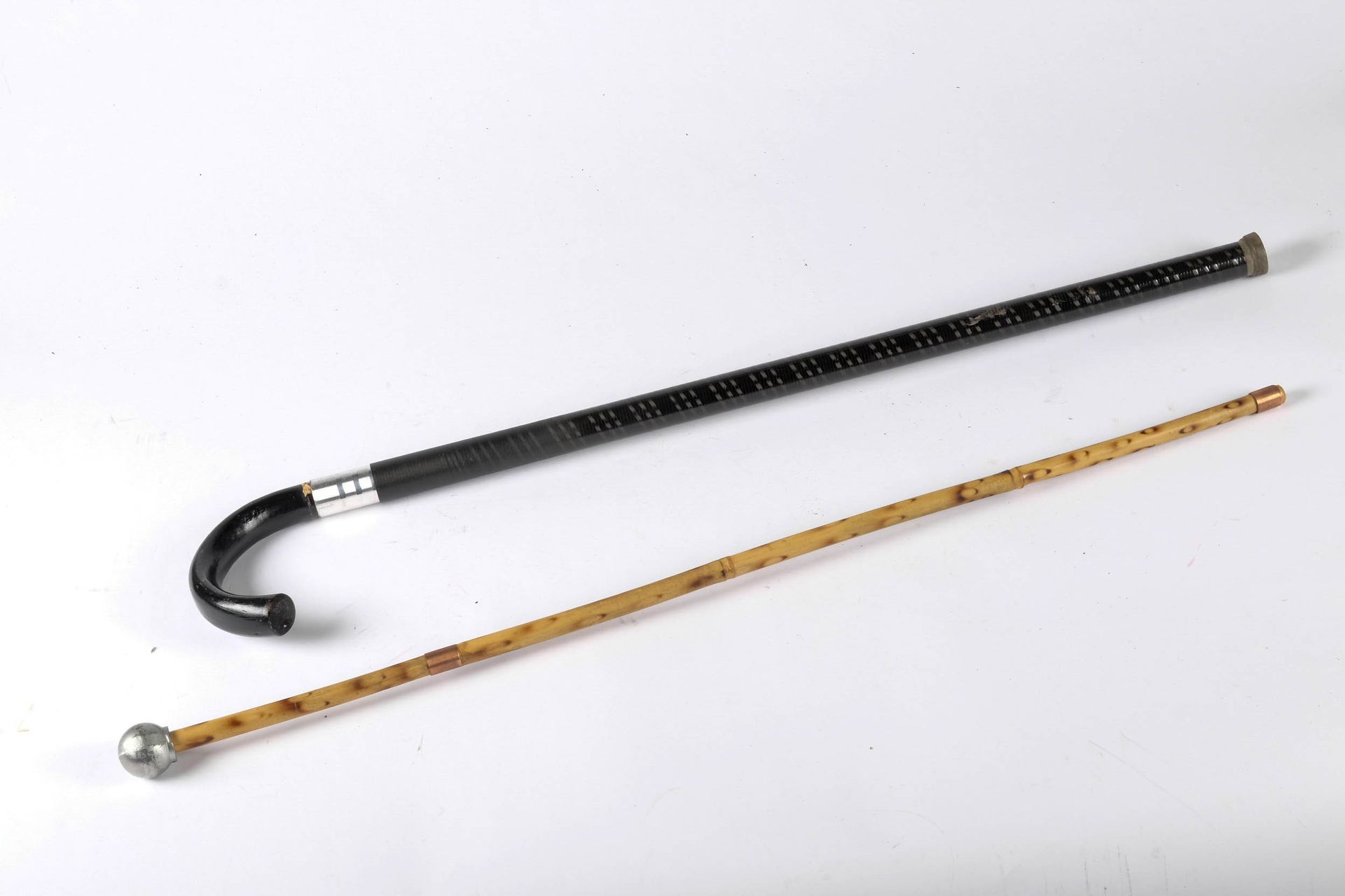 Arme – Armurerie 
Set of 2 canes including one dagger