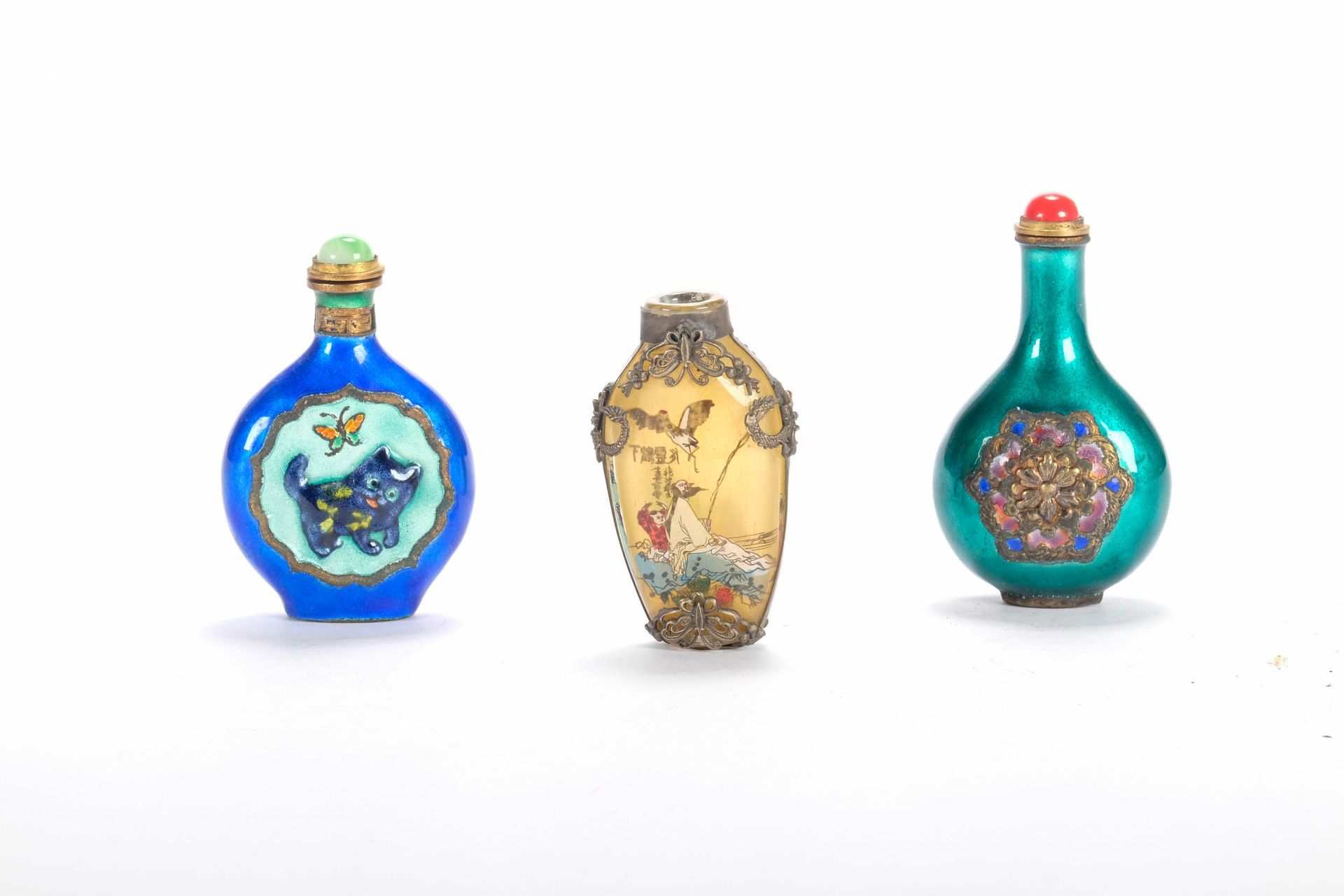 CHINE (CHINA, 中国) Set of 3 snuff bottles (missing a lid)