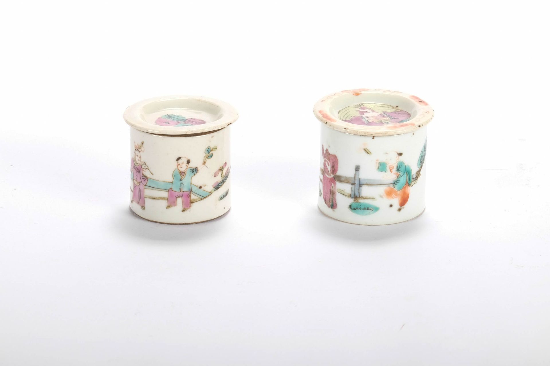 CHINE (CHINA, 中国) Lot de 2 petits pots couverts en porcelaine Tung-Chih (1862-18&hellip;