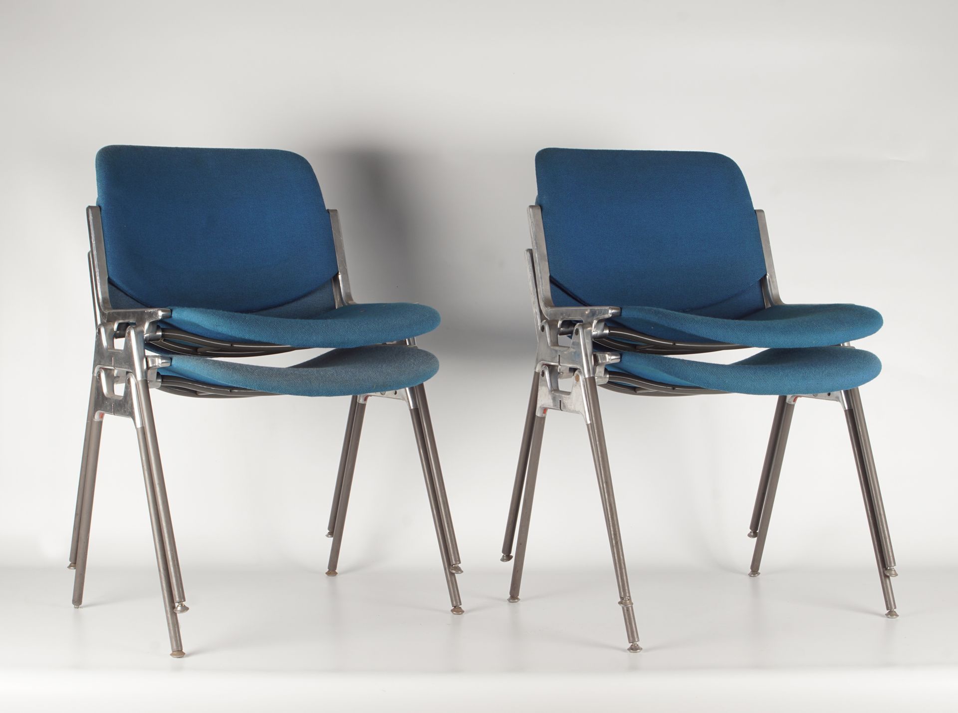 Giancarlo Piretti (1940) pour Castelli vers 1970 一套4把DSC 106椅子，蓝色椅套。