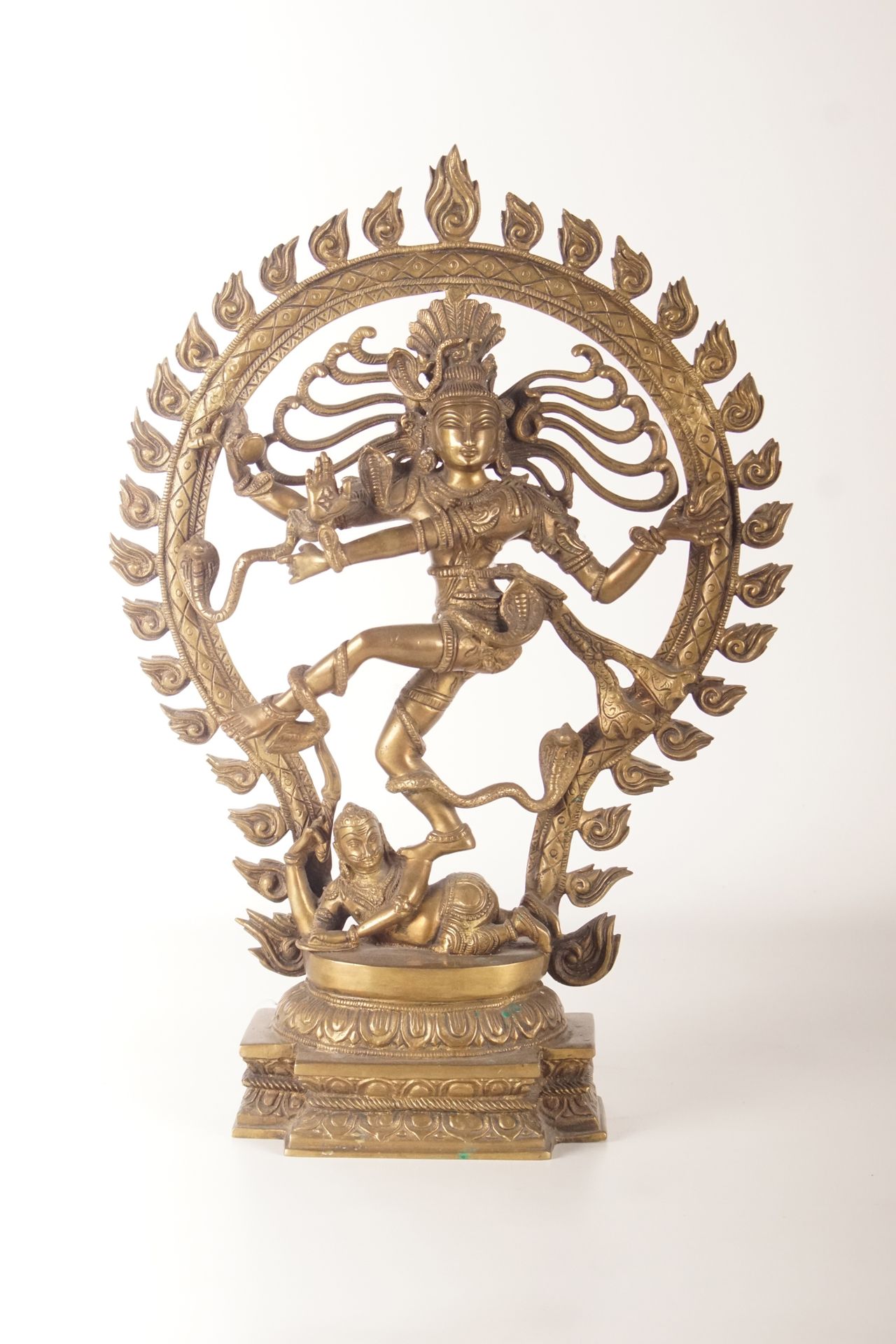 Inde - India - Shiva Narajata Shiva Nataraja dansant dans les flammes et écrasan&hellip;