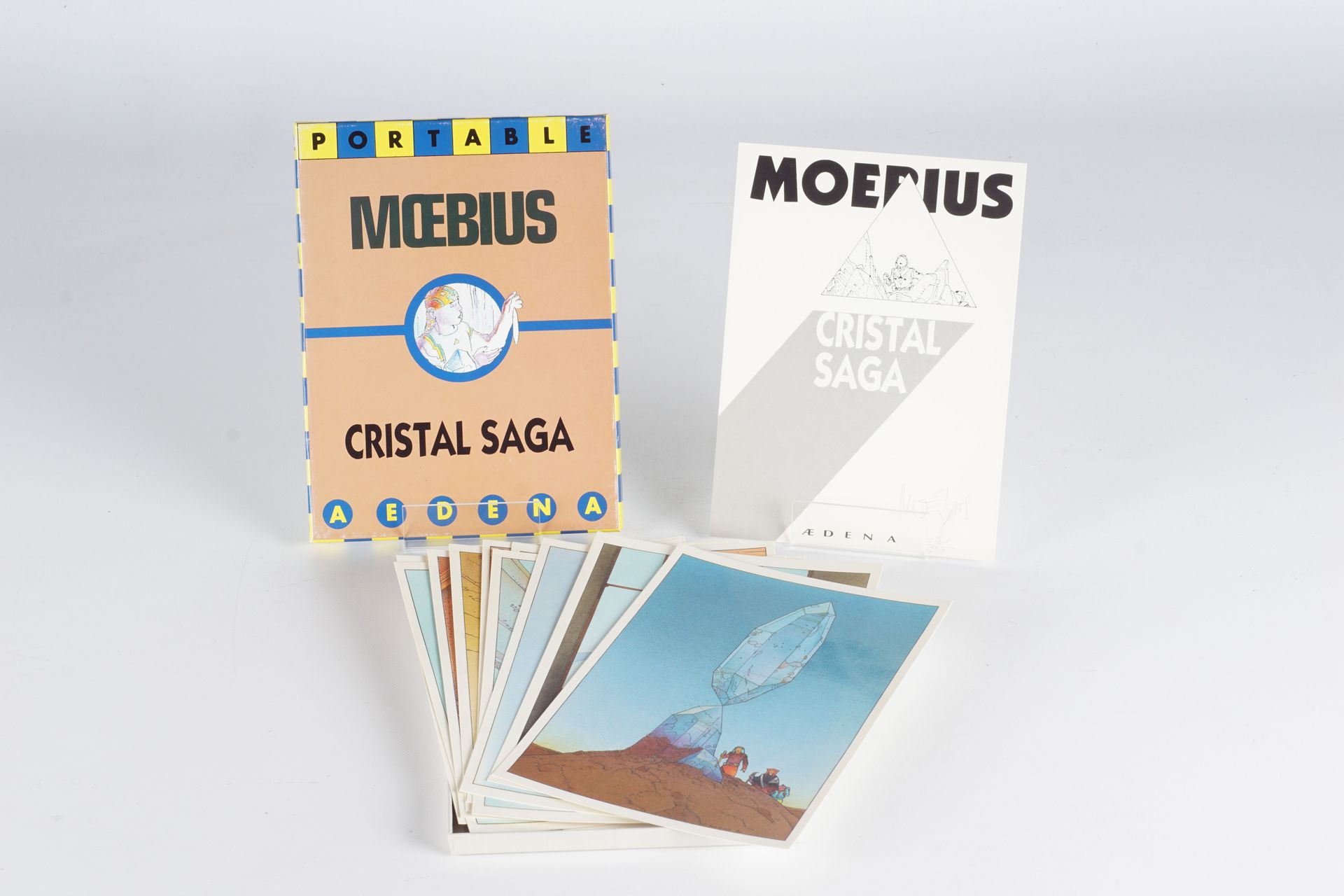 MOEBIUS 作品集 "Cristal Saga"，1986年，它包含一个由艺术家编号和签名的标题页，以及10张彩色图片和一页印刷说明。