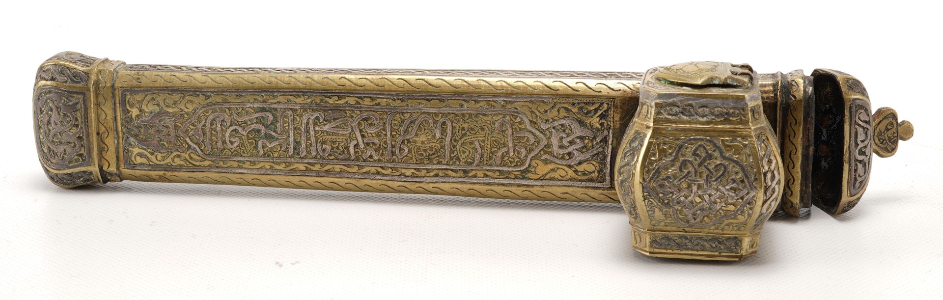 Plumier (divit) de type « cairo-ware » , Syrie ou Egypte, époque ottomane, fin X&hellip;