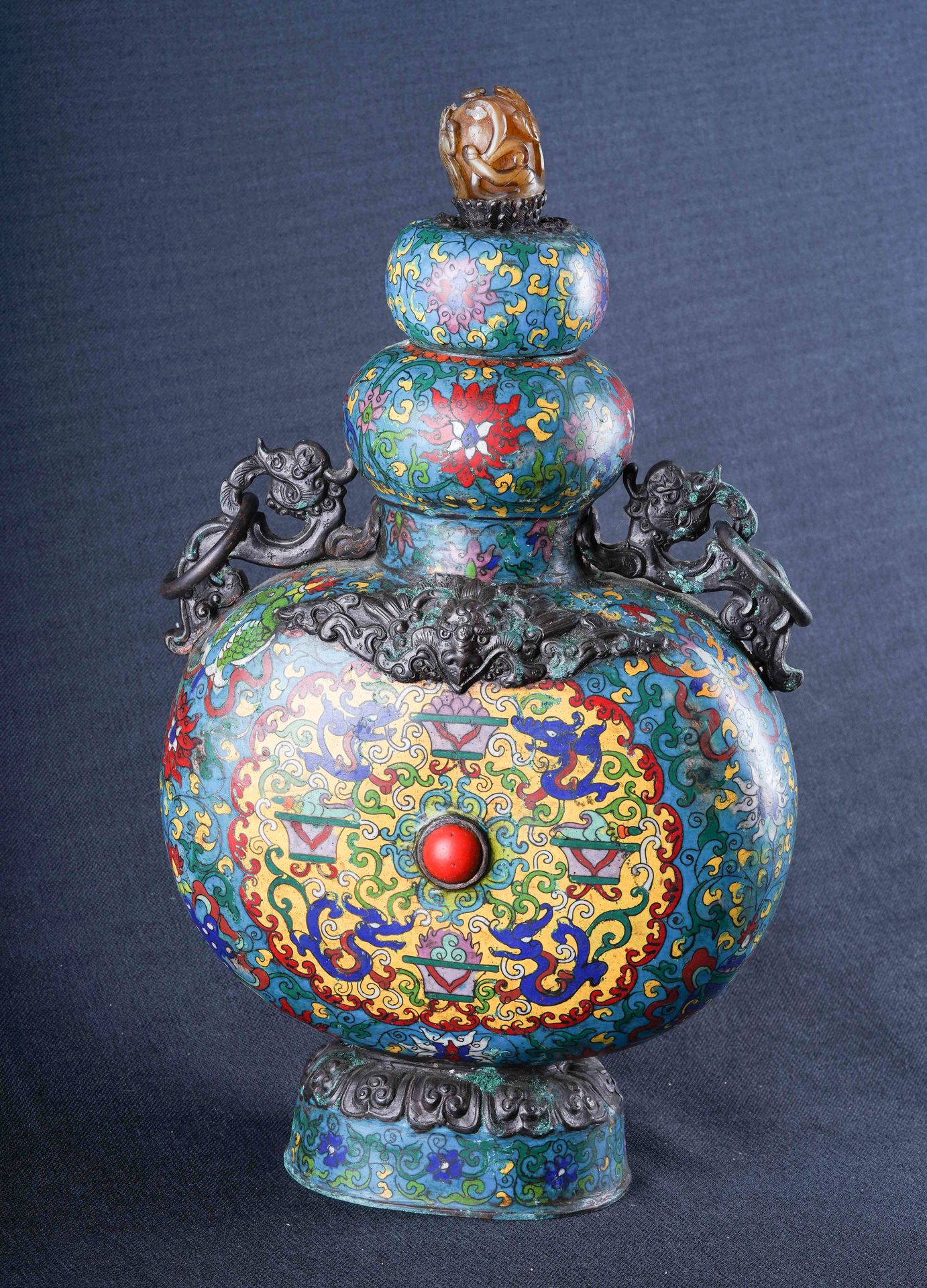 Chine - Fin Qing Grand vase gourde en émail cloisonné. Fretel et panse ornés de &hellip;