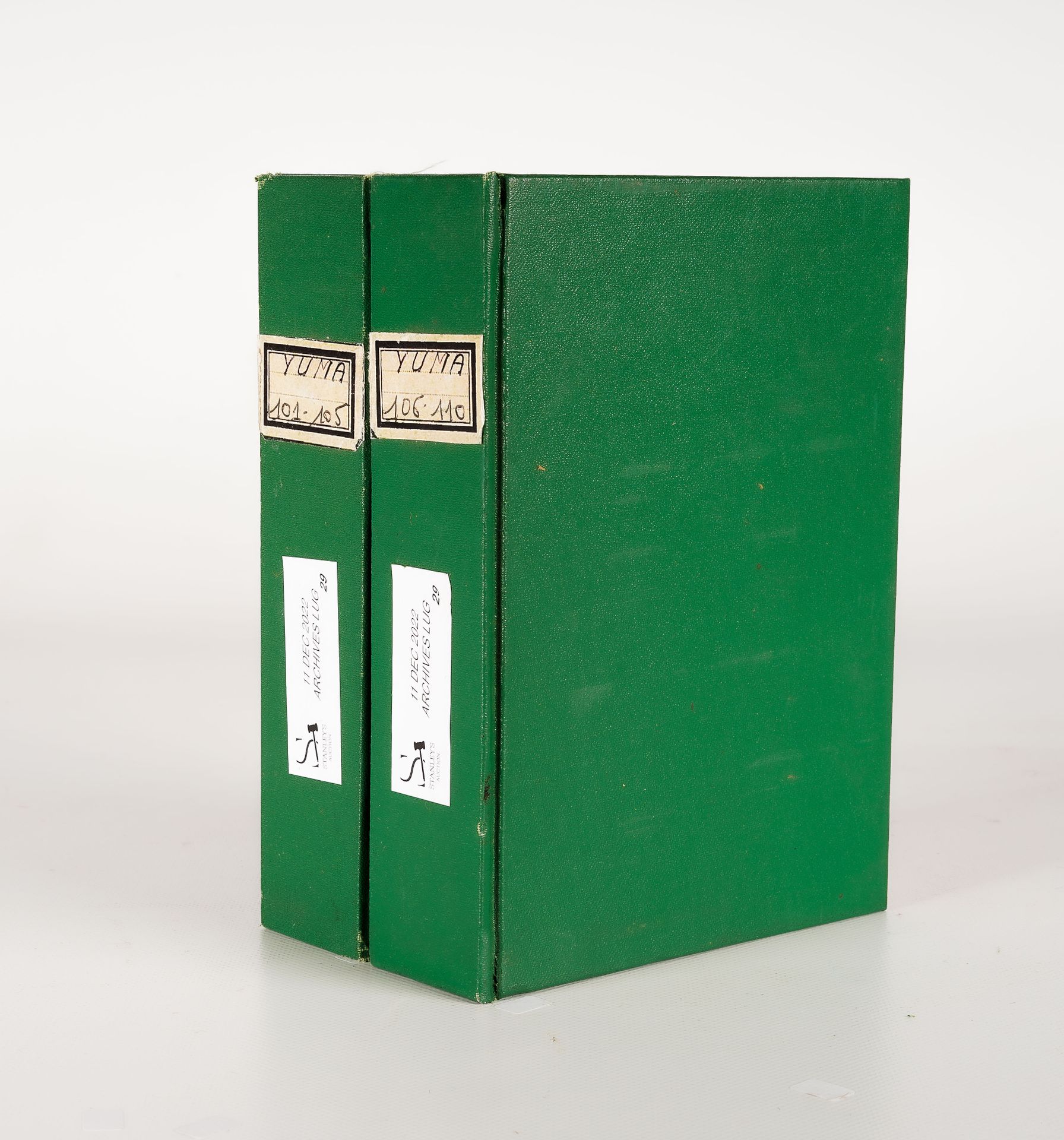 LUG SEMIC, ARCHIVES COMICS 两个LUG活页夹，上面有YUMA第101至110号，绿色布，尺寸为H 18 x 13厘米