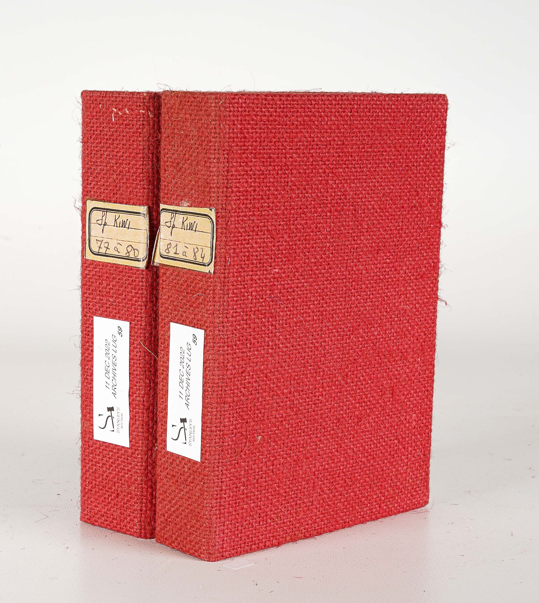 LUG SEMIC, ARCHIVES COMICS 两个LUG活页夹，有特别的KIWI第77至84号，红布，尺寸H 18 x 13,5 cm