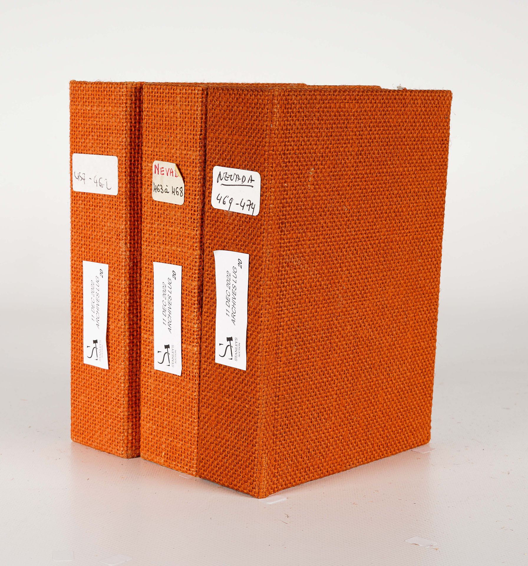 LUG SEMIC, ARCHIVES COMICS 三个LUG活页夹，有NEVADA第457至474号，橙色布，尺寸H 18 x 13厘米