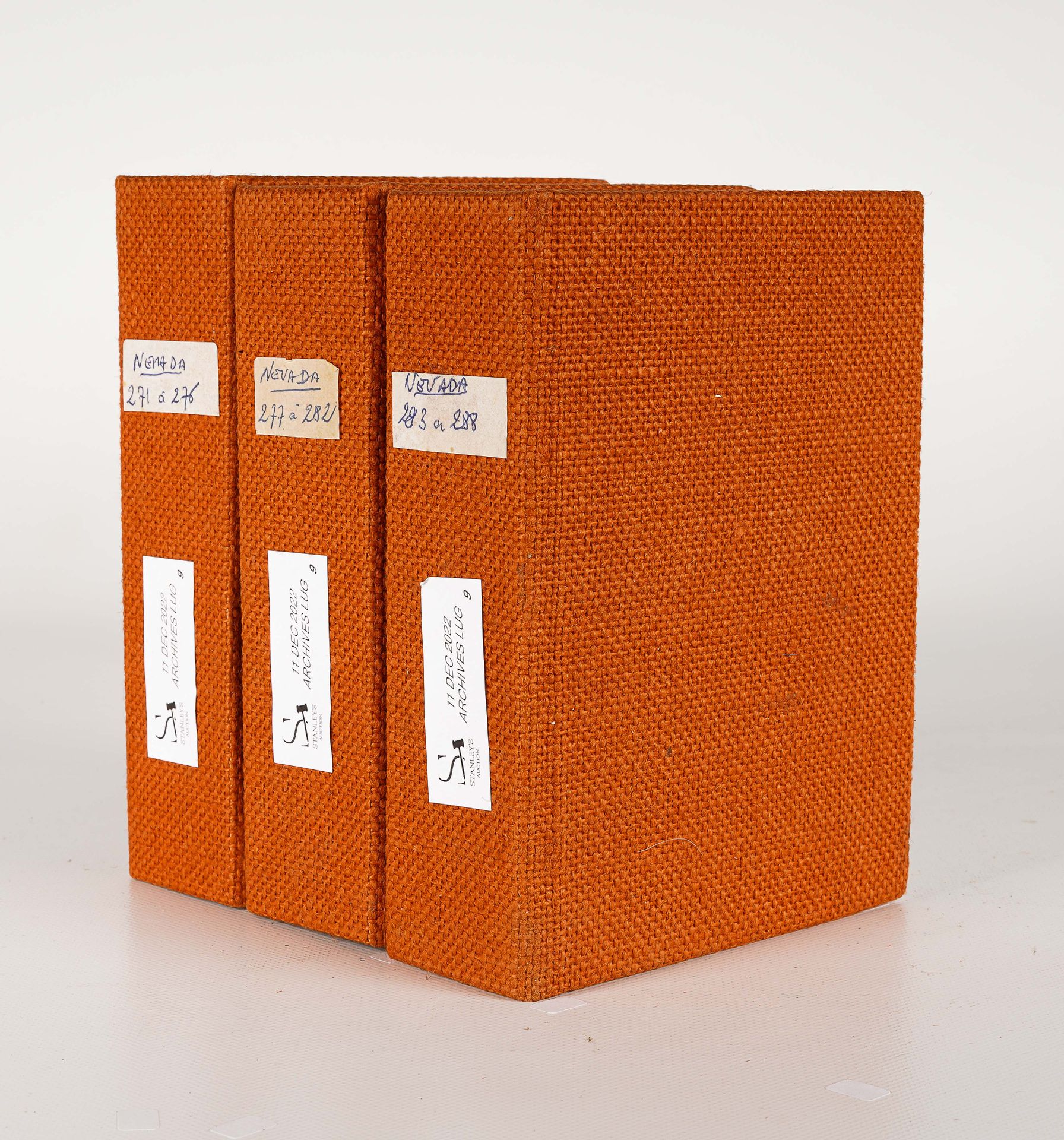LUG SEMIC, ARCHIVES COMICS 三个LUG活页夹，包括NEVADA第271至288号，橙色布，尺寸H 18 x 13 cm