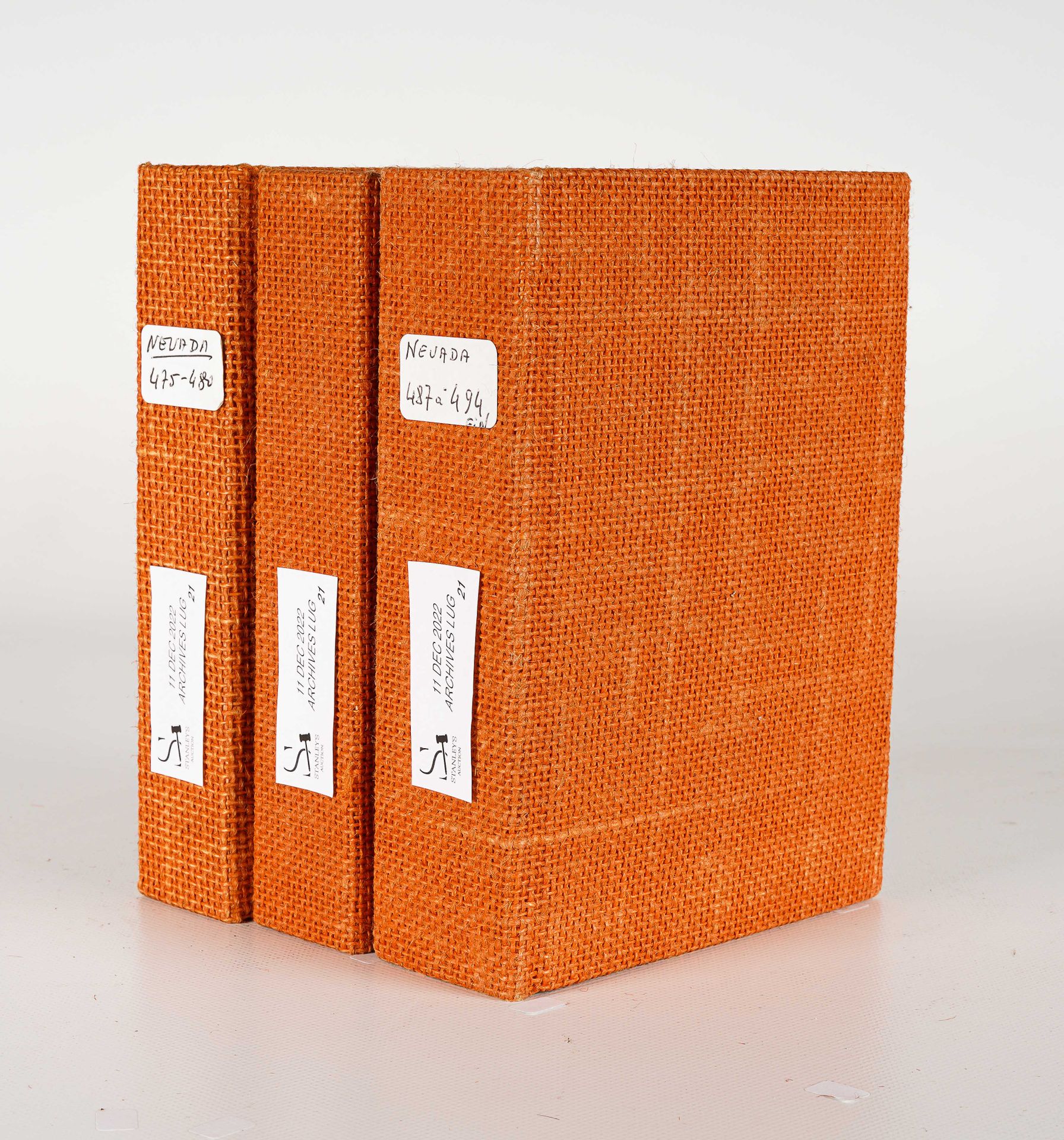 LUG SEMIC, ARCHIVES COMICS 三个LUG活页夹，包括NEVADA第475至494号，橙色布，尺寸H 18 x 13厘米，原标签丢失