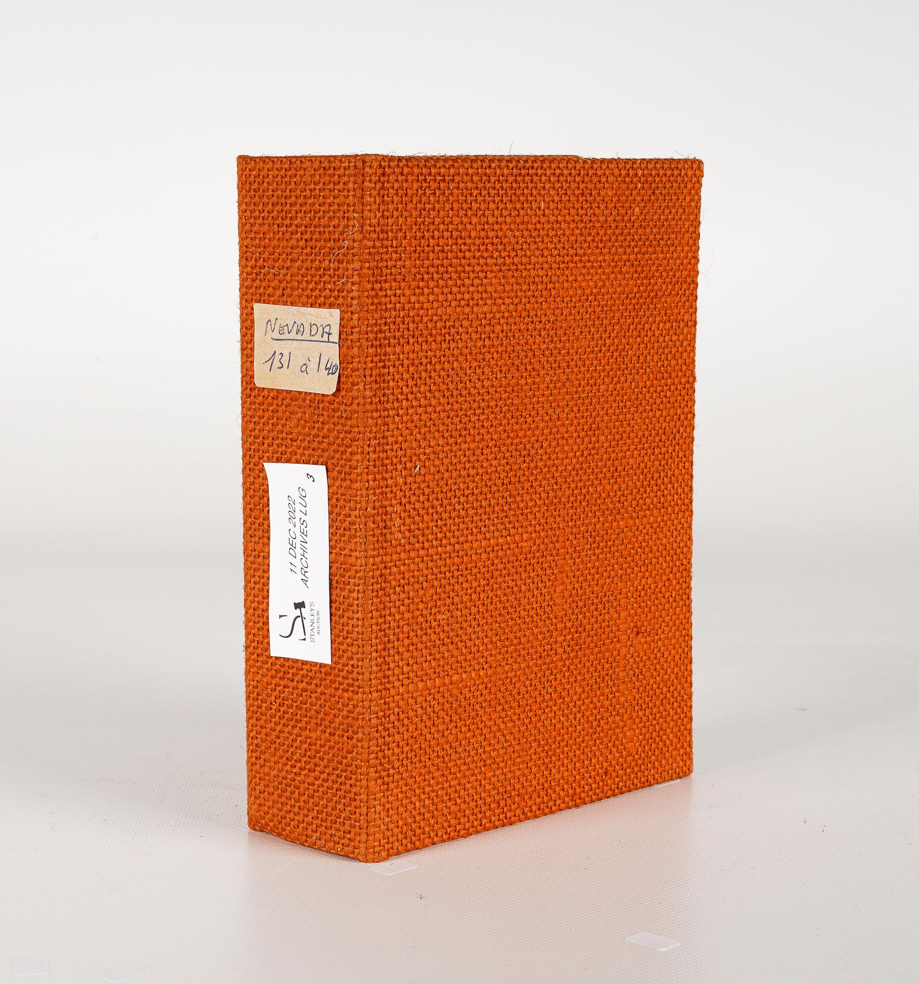 LUG SEMIC, ARCHIVES COMICS LUG出版商的活页夹，有NEVADA第131至140号，橙色布，尺寸为H 18 x 13厘米