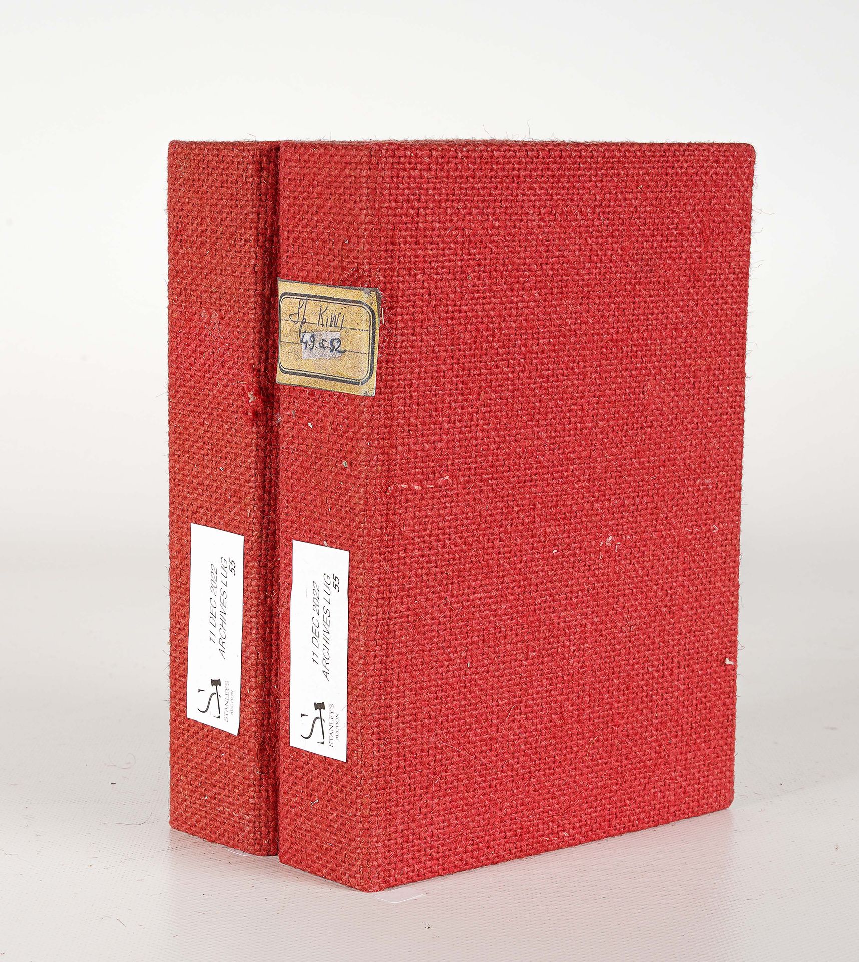 LUG SEMIC, ARCHIVES COMICS 两个LUG活页夹，有特别的KIWI第45至52号，红布，尺寸H 18 x 13,5 cm