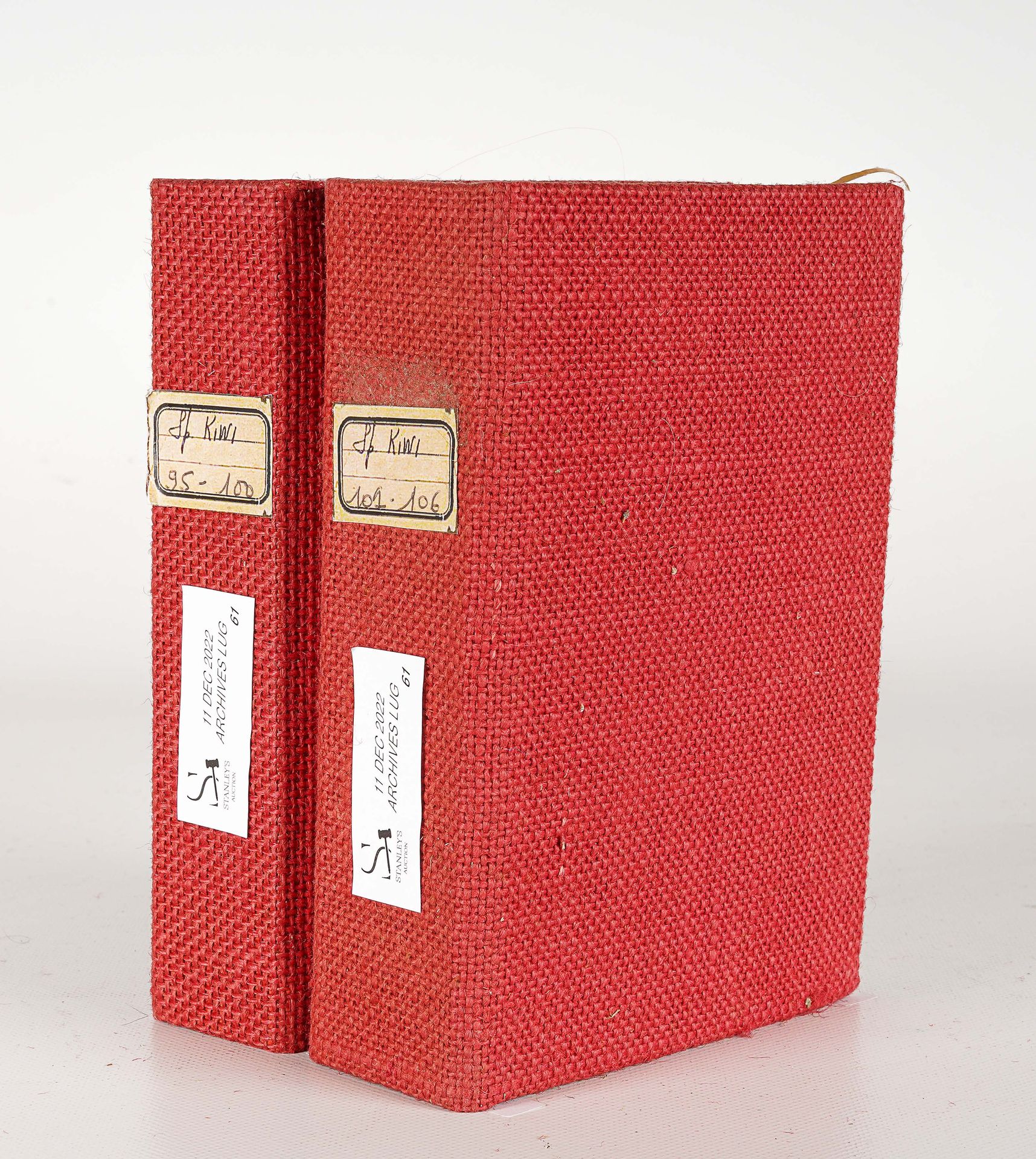 LUG SEMIC, ARCHIVES COMICS 两个LUG活页夹，内有特别KIWI第95至106号，红布，尺寸为H 18 x 13.5厘米