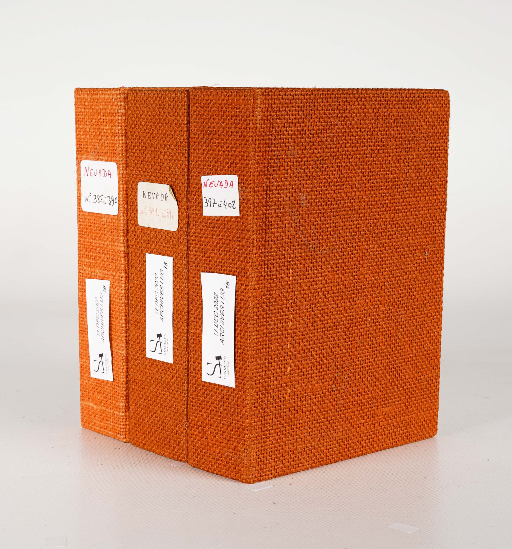 LUG SEMIC, ARCHIVES COMICS 三个LUG活页夹，包括NEVADA第385至402号，橙色布，尺寸H 18 x 13厘米