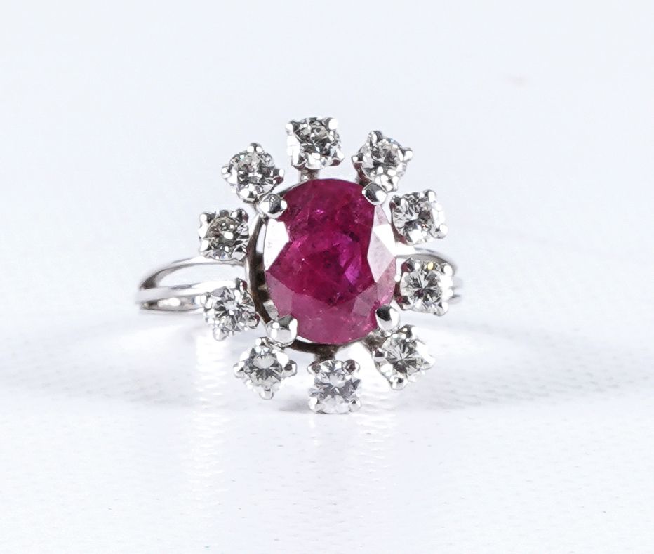 Bague en sertie d'un rubis Ring in 18ct white gold set with a natural ruby of +-&hellip;