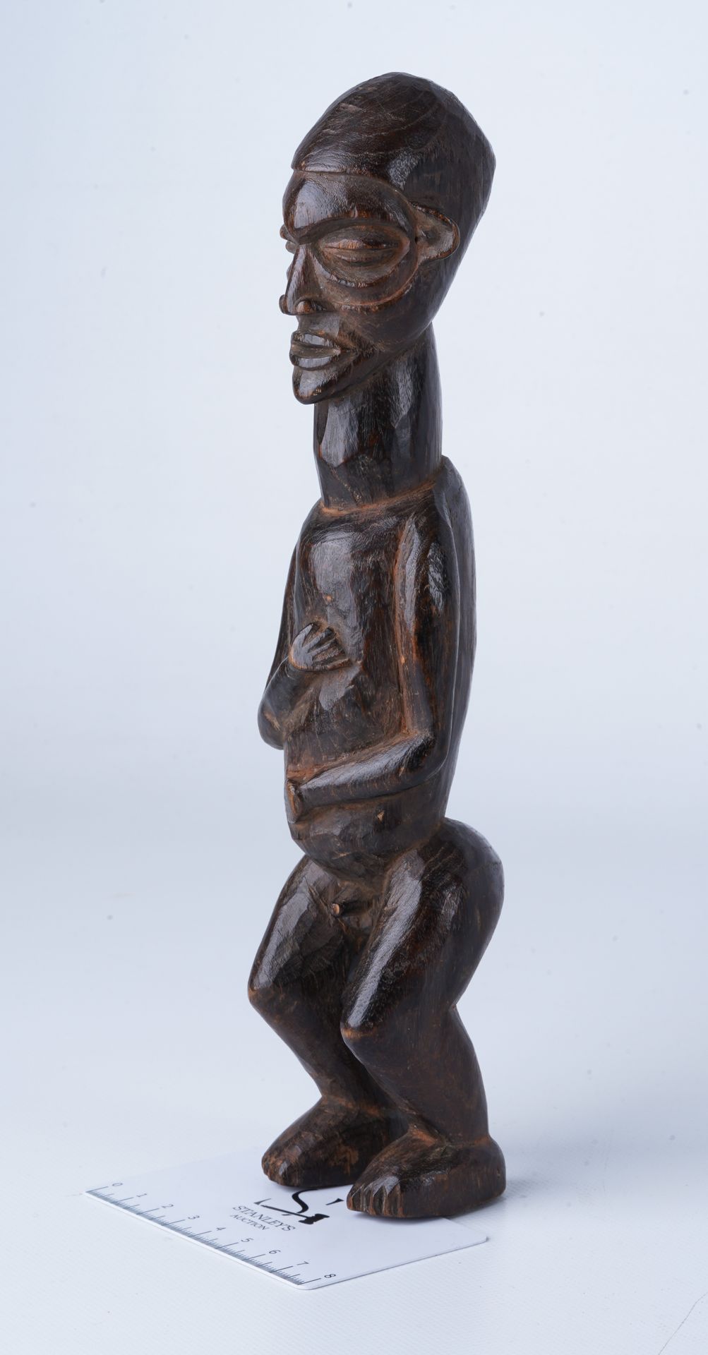 Yaka, (RDC) Congo Statuette sculptée en bois, Yaka (Bayaka), Congo (Zaire). 25,4&hellip;
