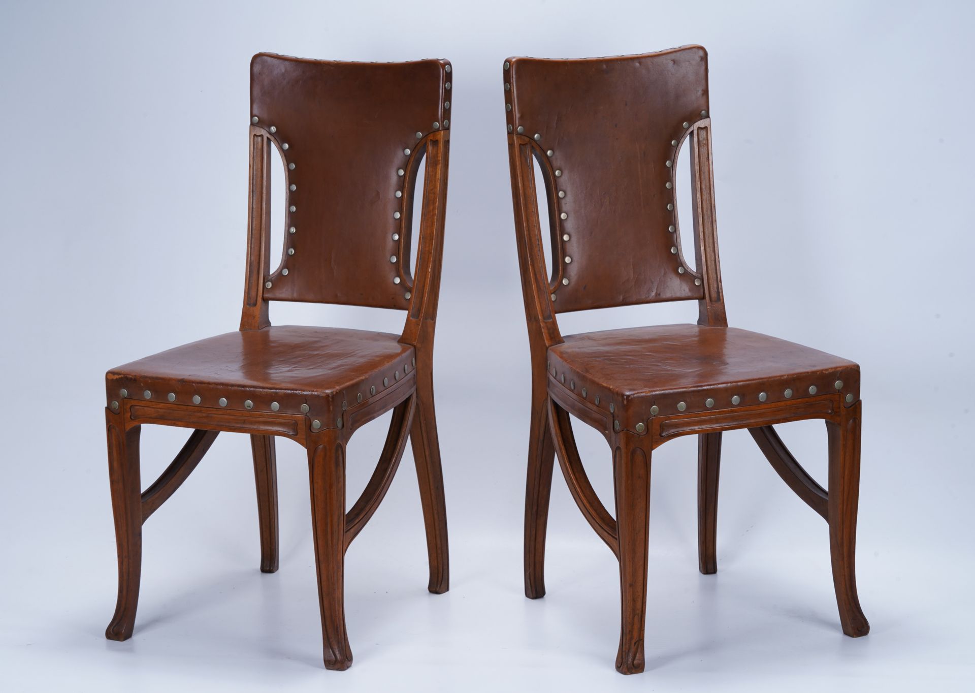 Victor HORTA (1861-1947) attribué à Très belle paire de chaises Art nouveau, scu&hellip;
