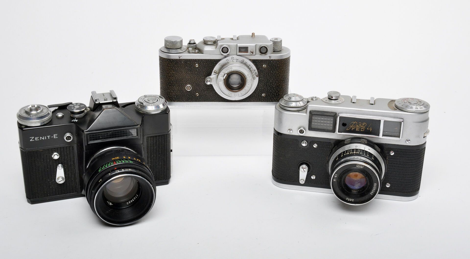 Null 3 appareils photos Russes : Zenit E (boitier noir) FED 4 et un faux Leica F&hellip;