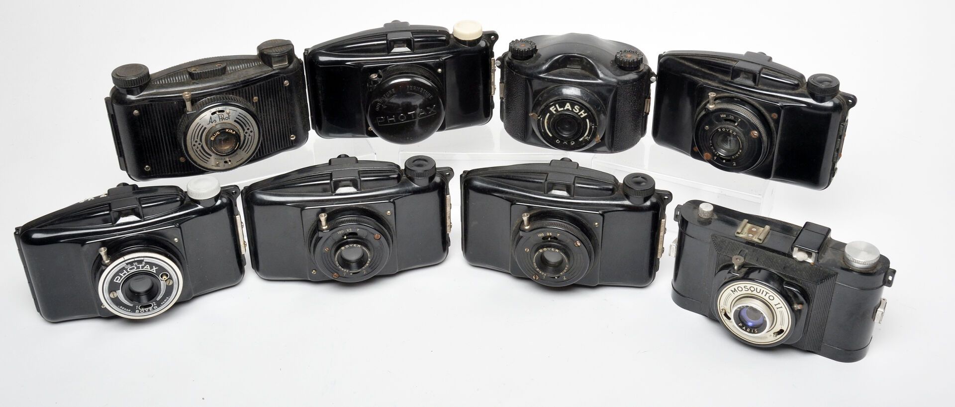 8 appareils photos bakelite et plastique : Photax , Mosquito II , Flash 6x9 et A&hellip;