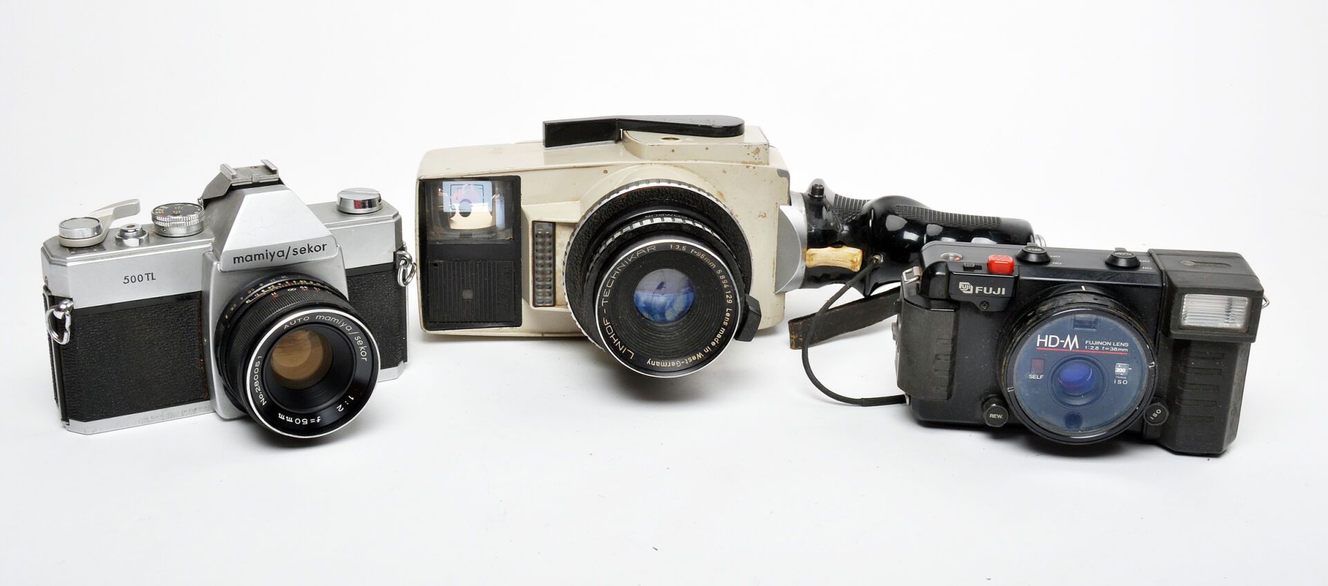 Null 3 appareils photos : Mamiya Sekor 500 TL avec objectif 1:2/50mm , Fuji HD-M&hellip;