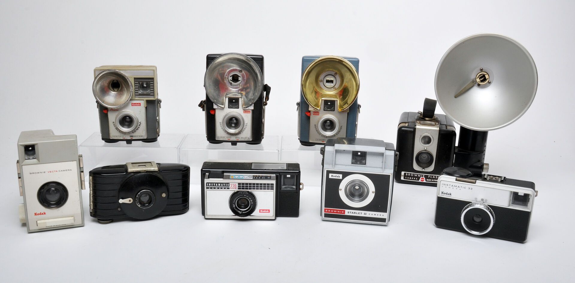 Null Un lot de 9 appareils photos Kodak dont Brownie Vecta Camera , Bantam en ba&hellip;