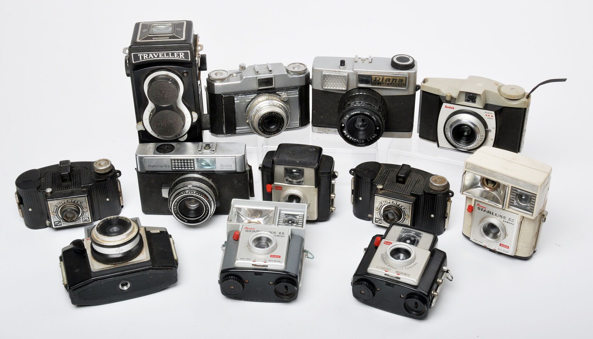 12 appareils photos : Kodak , Traveller , Savoy , Rubiflex , Superflex etc Etats&hellip;