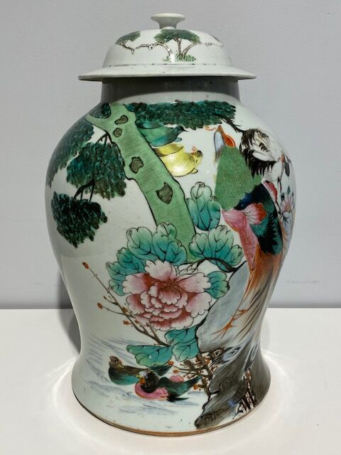 Null 瓷器花鸟纹姜罐，背面有书法作品

中国，19世纪。高度：39厘米