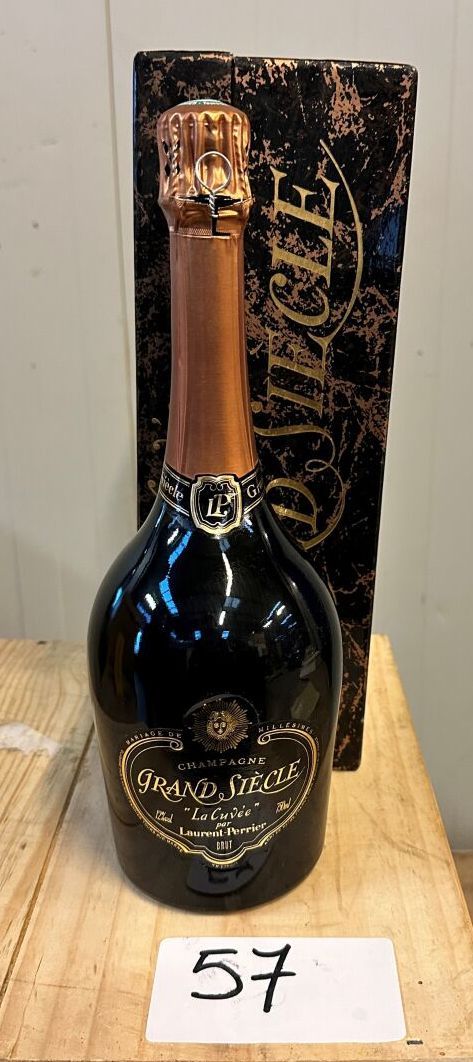 Null 1 bl di Champagne Laurent PERRIER, cuvée Grand Siècle Brut (nella sua confe&hellip;