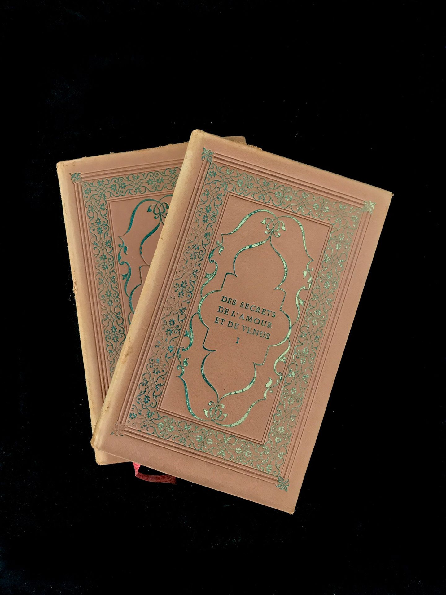 Null 乔里耶-尼可拉斯，《爱与维纳斯的秘密》，由 "珍贵图书协会 "出版，1959年，12开本。

2卷。N°3118/3500份，为会员保留。安德烈-贝里&hellip;