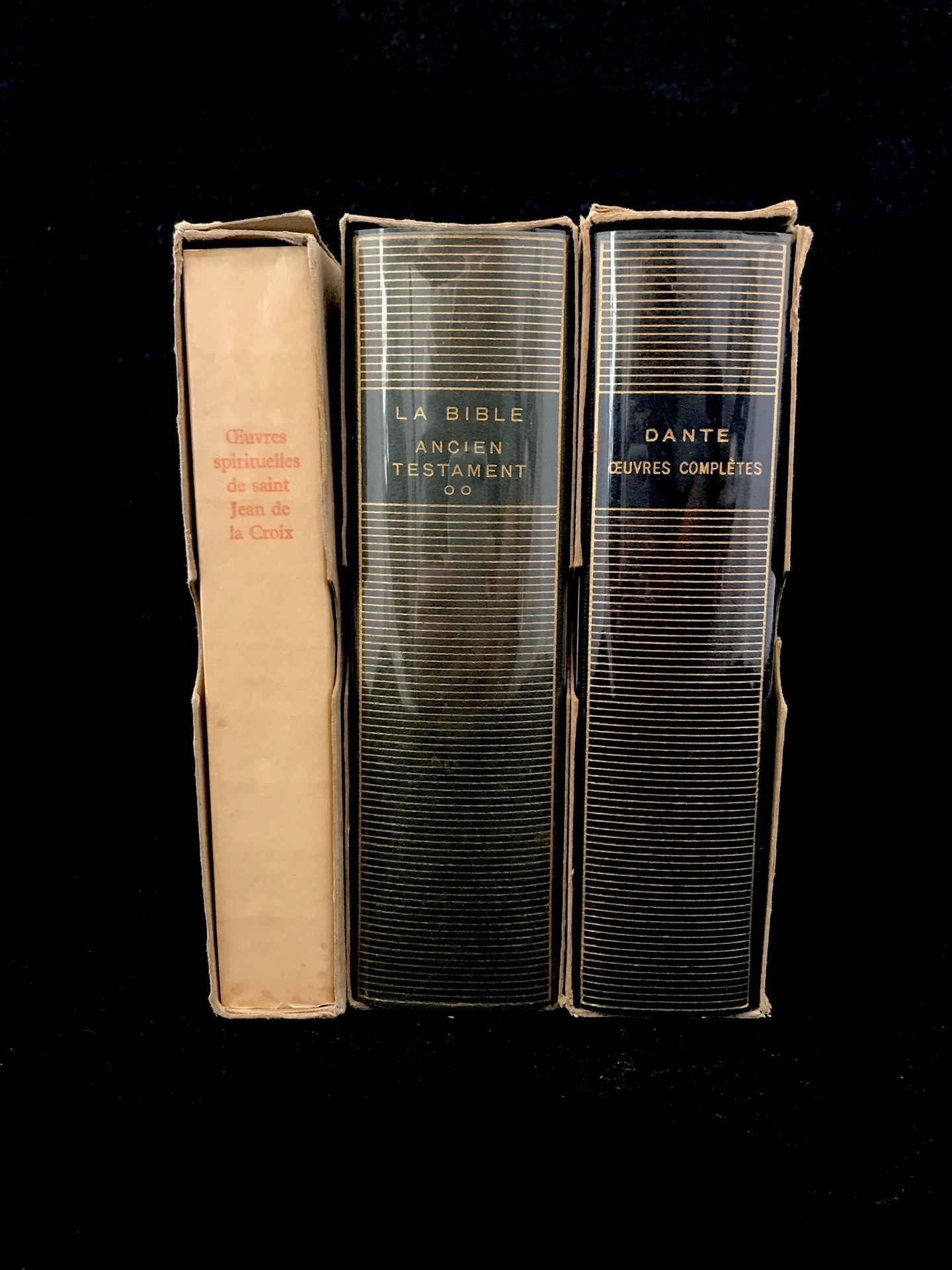 Null La Pléiade, ensemble de deux volumes comprenant: 

-La BIBLE (Ancien Testam&hellip;